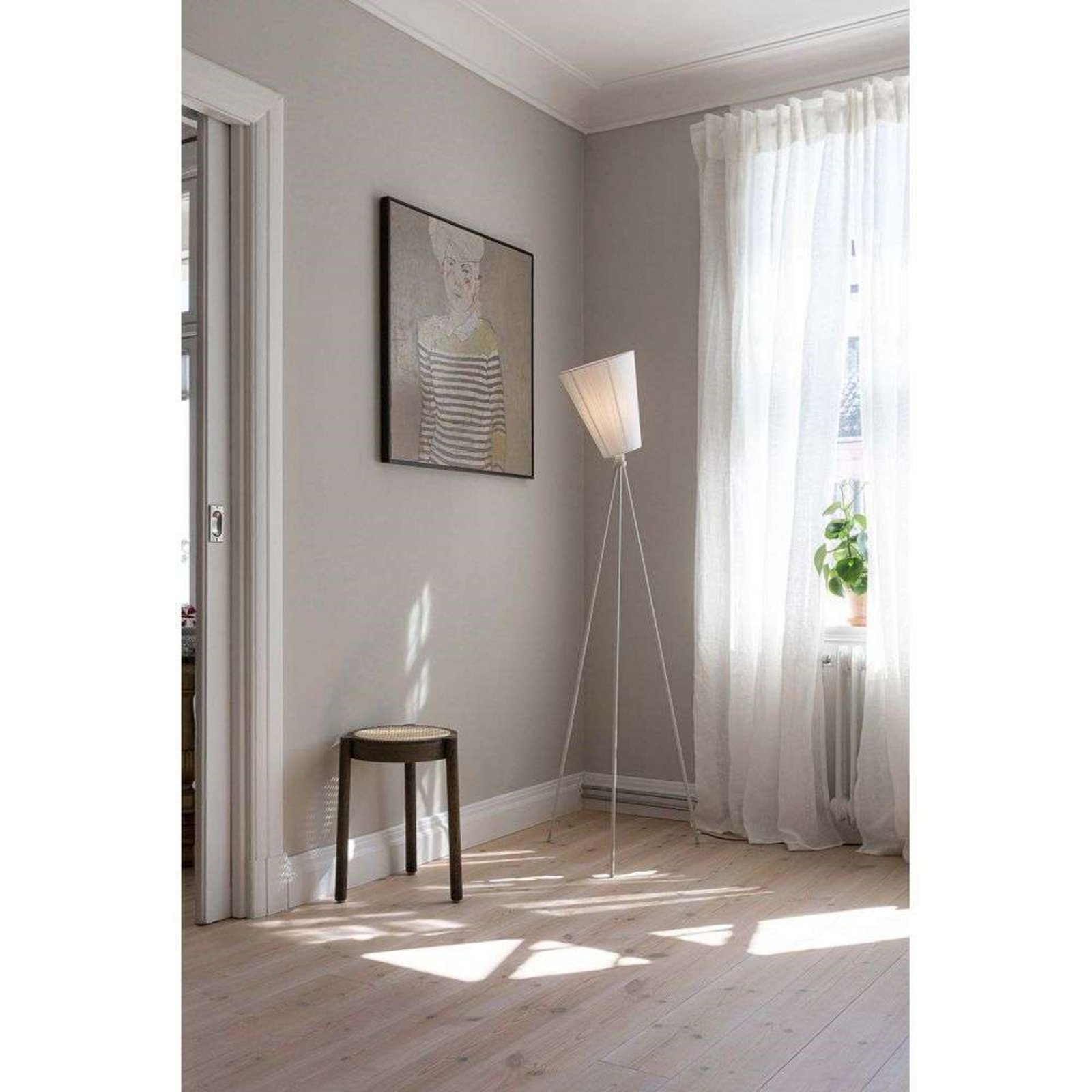 Oslo Wood Floor Lamp White/Caramel - Northern