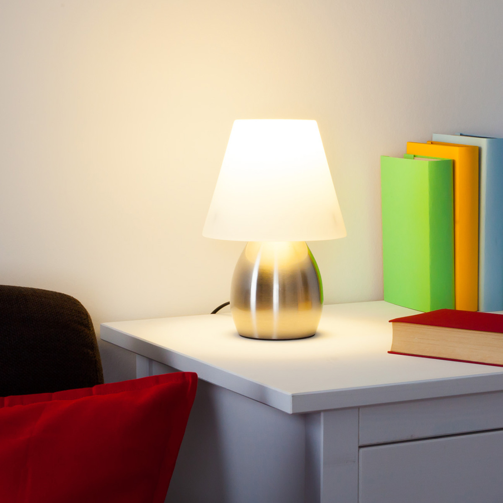 Dekorativ bordslampa Emilan med E14 LED lampa | Lamp24.se Dekorativ bordslampa Emilan med E14 LED lampa | Lamp24.se
