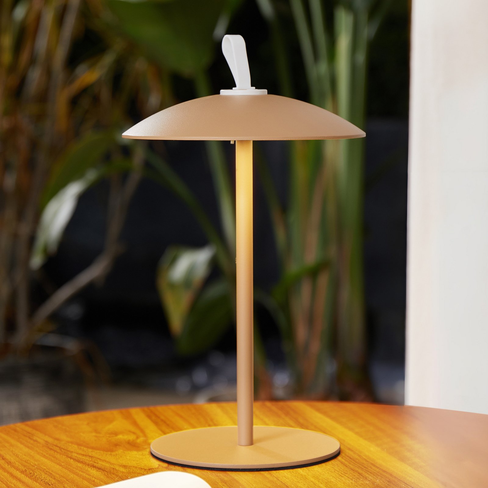 Lindby Lámpara de mesa LED recargable Kanani, marrón, atenuable