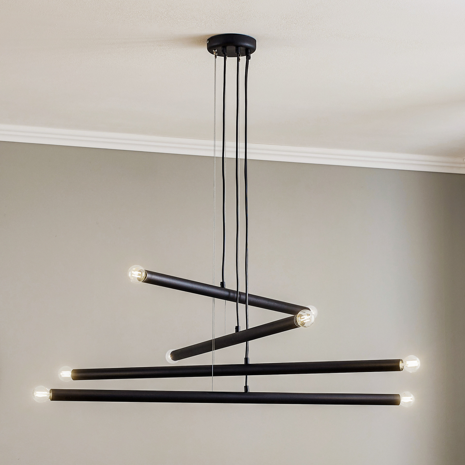 Suspension Tubo noire à huit lampes