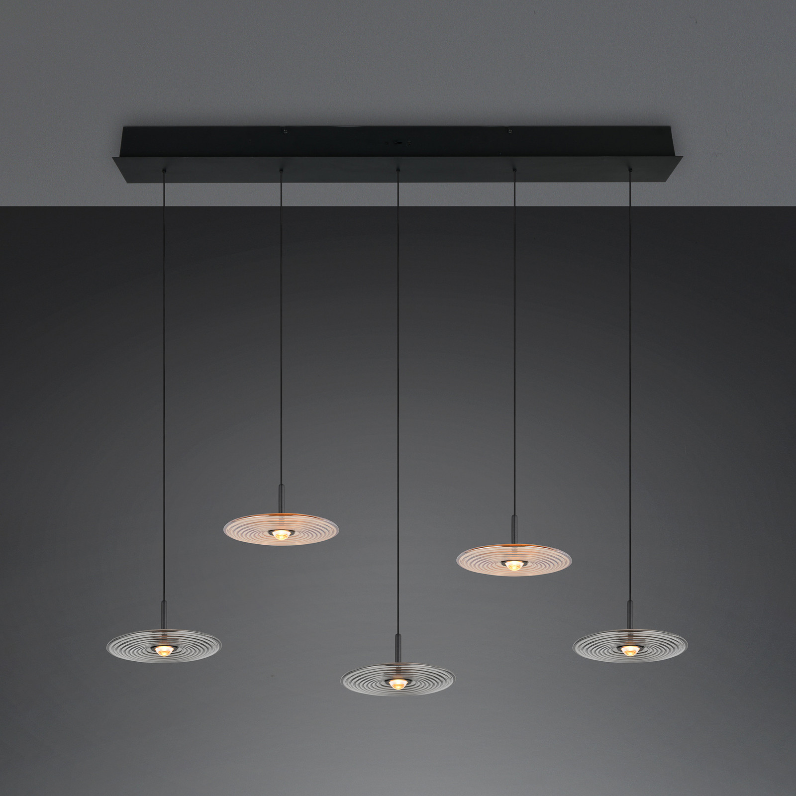 Trio Lighting LED висяща лампа „Sirena“ – черна/кехлибарена/димна, 104 см, стъкло, 5-лампова