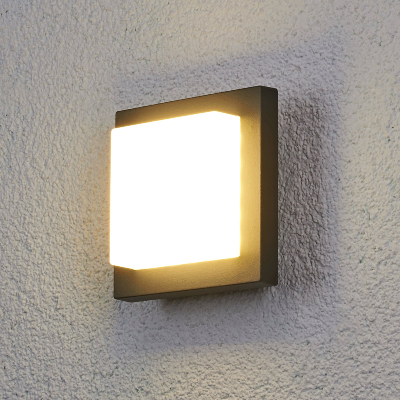 Subtelna zewnętrzna lampa ścienna LED Celeste