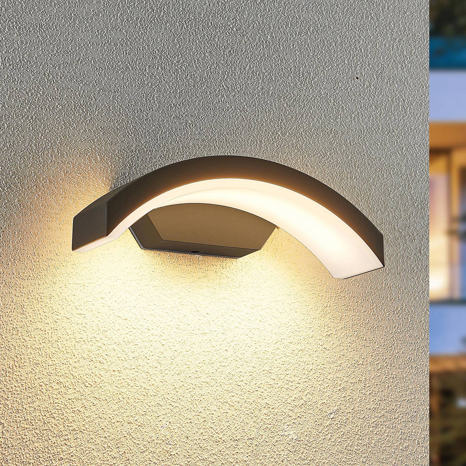 Lindby Apena LED-Außenwandleuchte in Bogenform