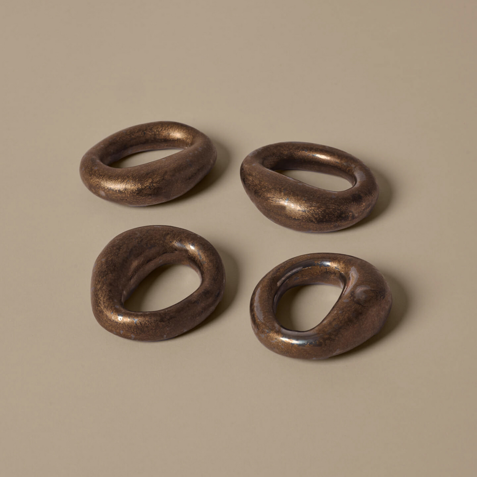 Orrith szalvétagyűrű, antik bronz, 4 darabos szett - ferm LIVING