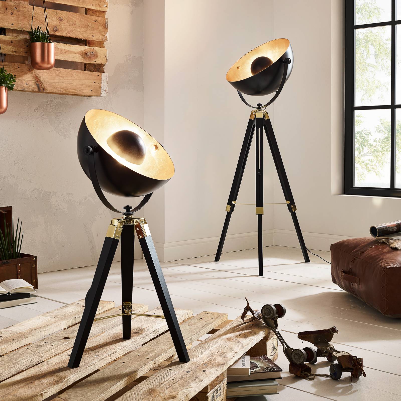 Stehlampe Covaleda m. Dreibeingestell schwarz/gold günstig online kaufen