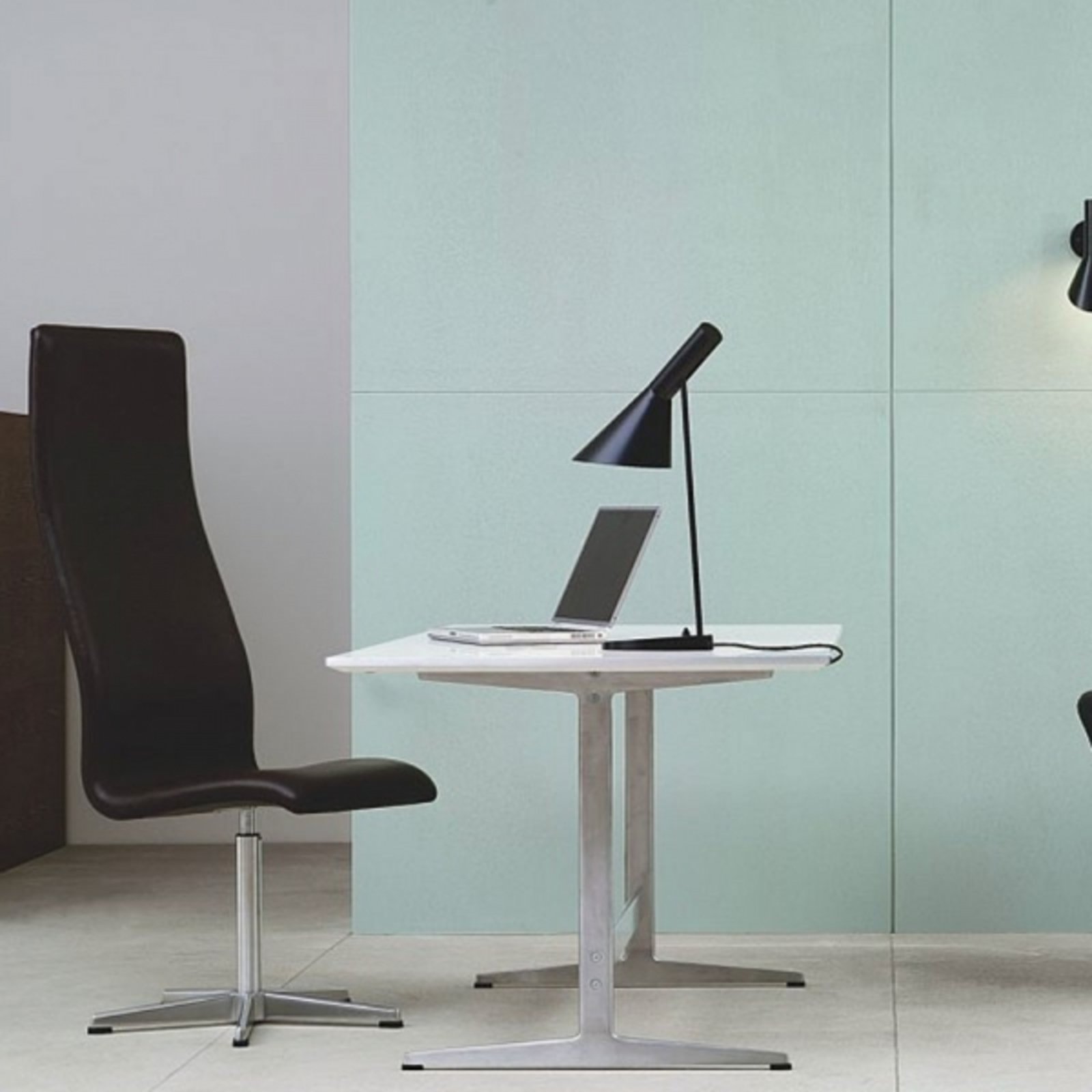 Louis Poulsen AJ - Designer table lamp, black