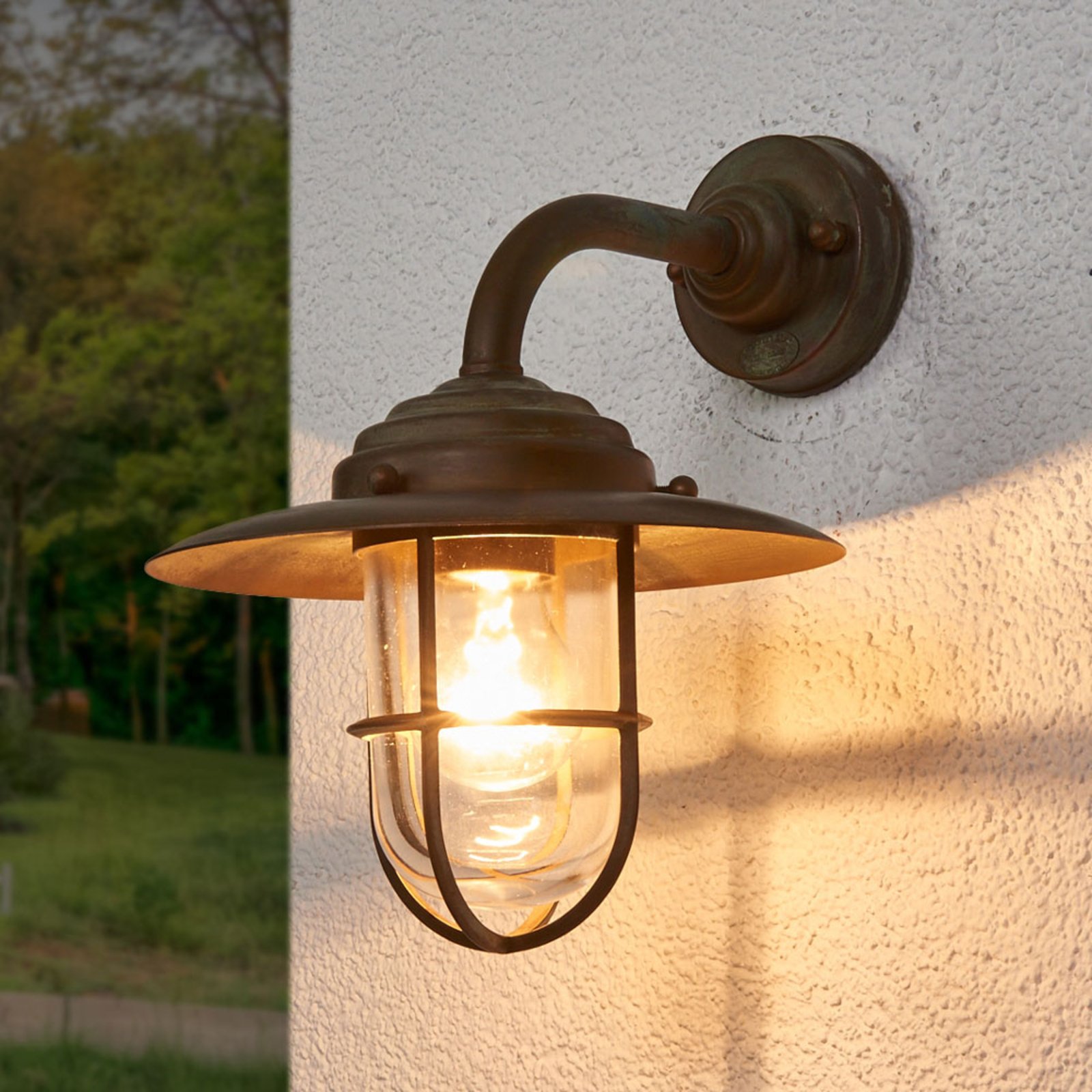Stilfuld Antique udendørsvæglampe, klart glas