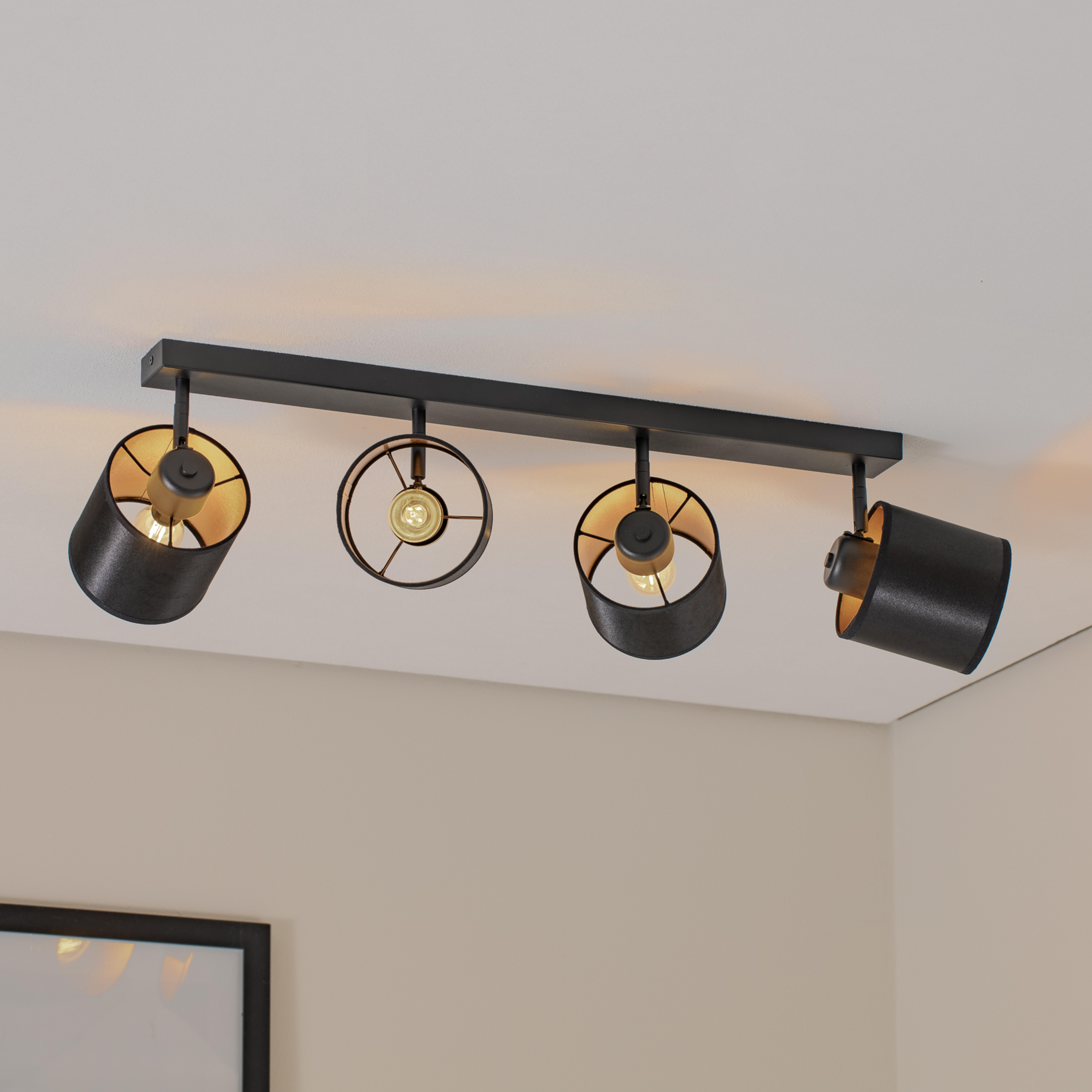 Loftlampe Suerte, sort / guld, 4 lyskilder, tekstil, stål
