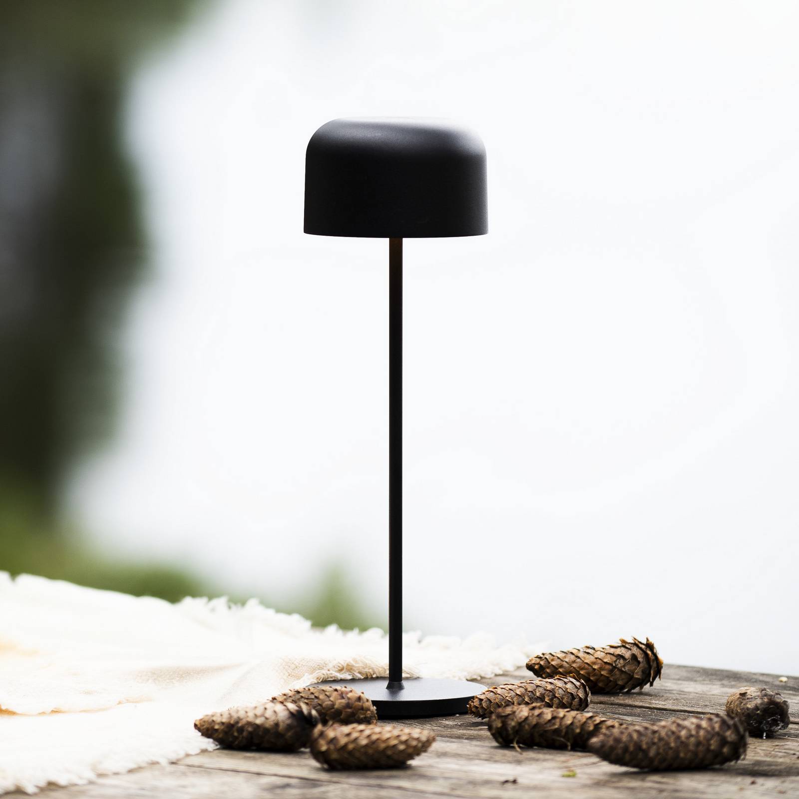 Konstsmide Lampe à poser LED Lille, hauteur 36 cm, noir, IP54, USB