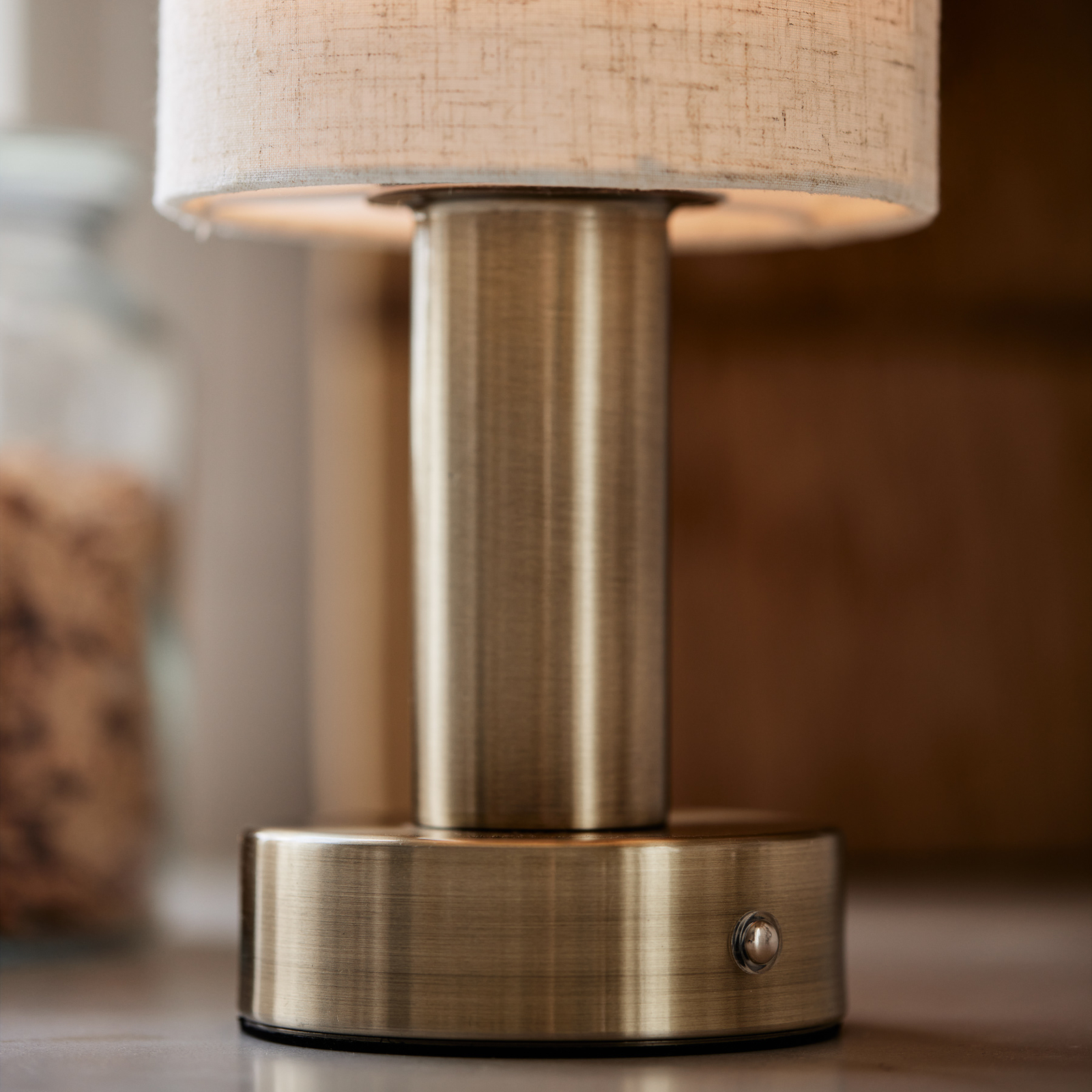 PR Home Tiara uzlādējama galda lampa, CCT, lins/masīvkoks
