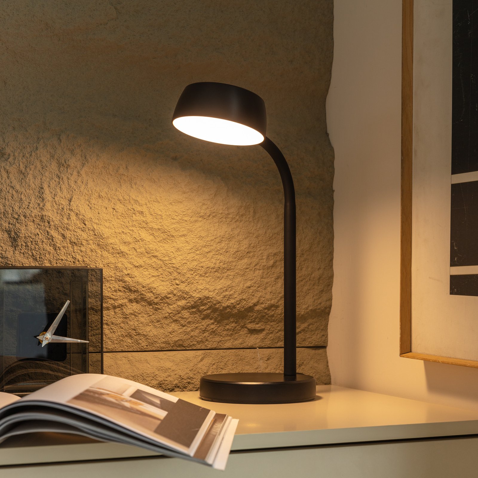 Lindby Tijan -LED-pöytälamppu musta, säätövarsi