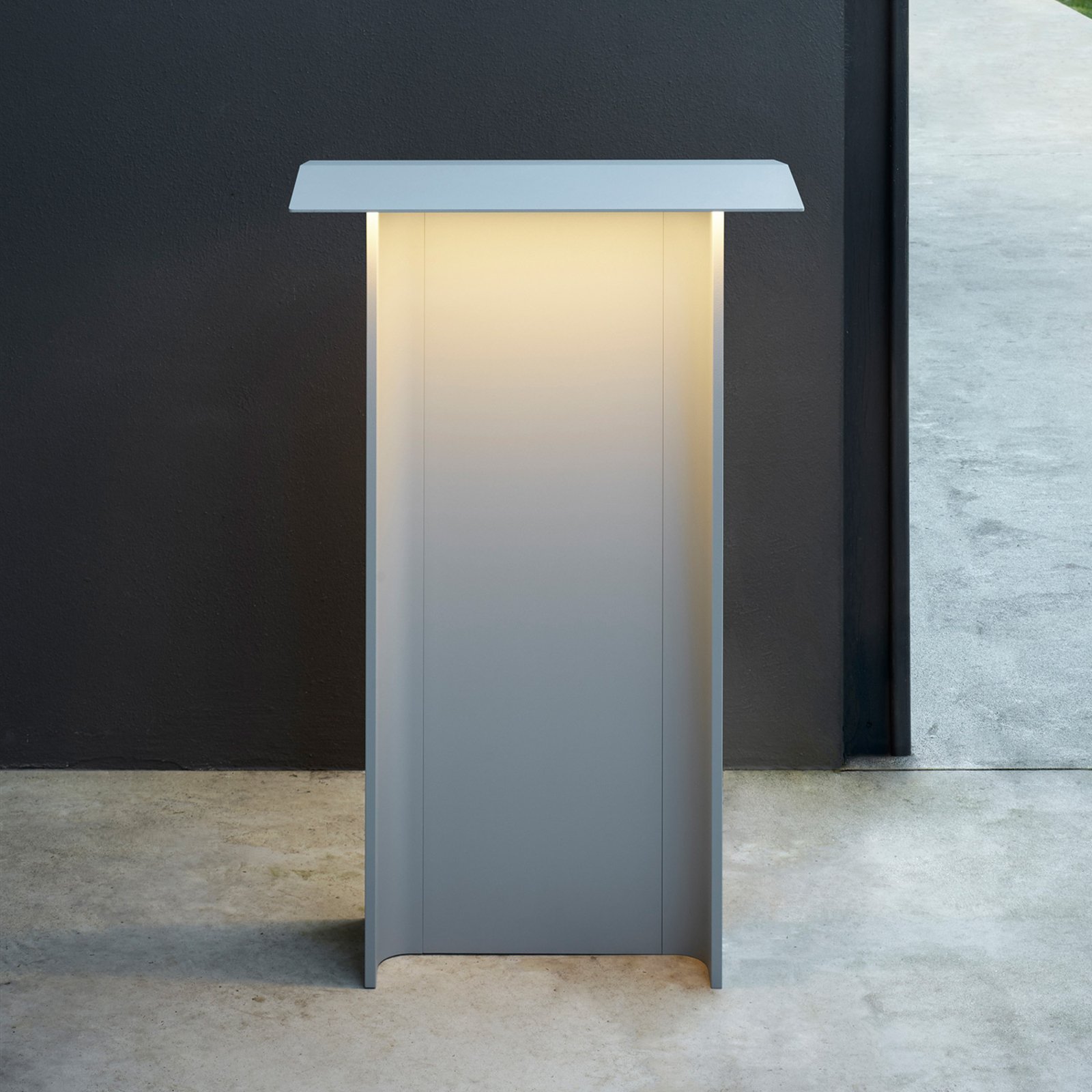 Luceplan Fienile LED path light 72 cm light grey