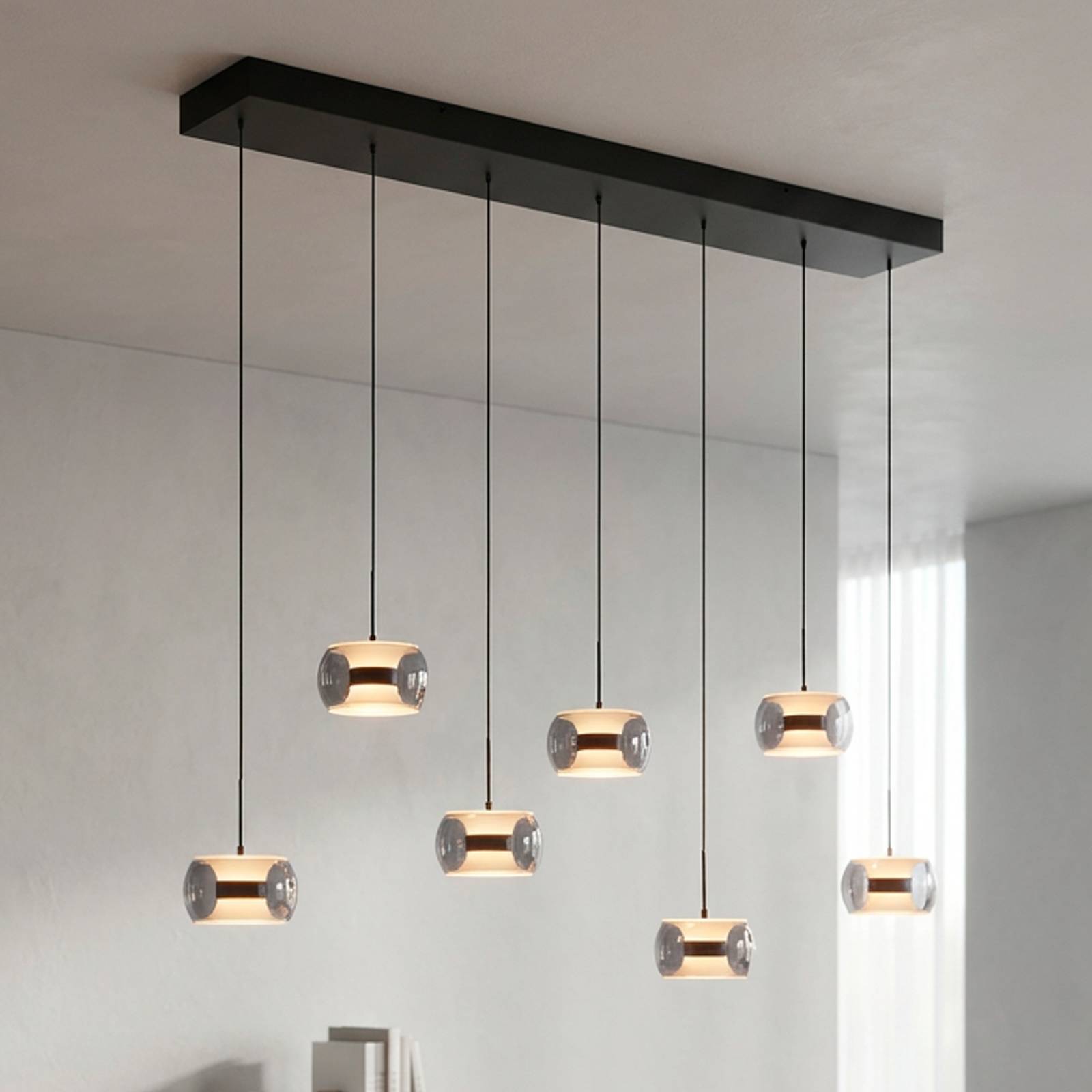 Paul Neuhaus LED hanglamp Fumea, lengte 135 cm, zwart/rookkleurig glas, CCT 7-lamps