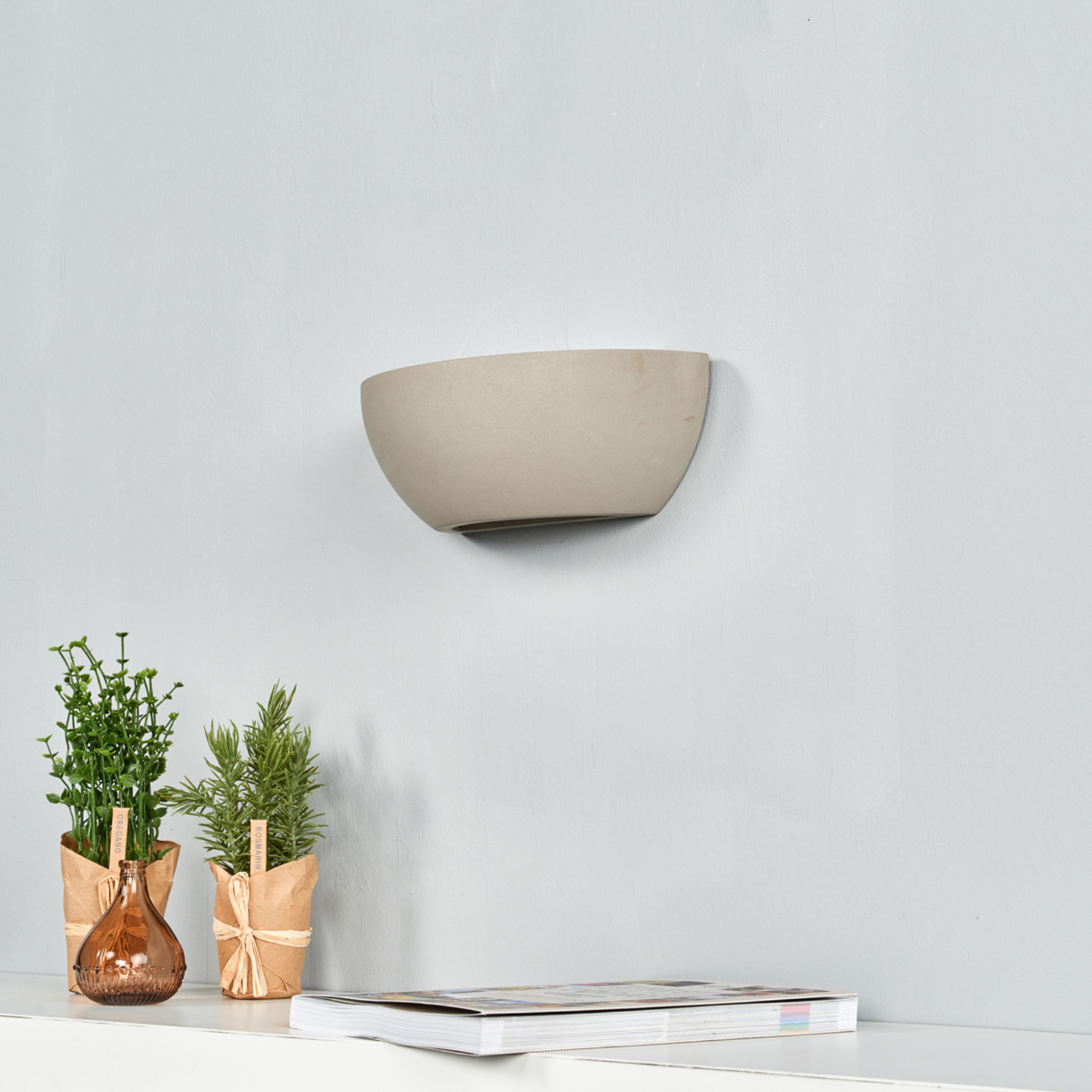 Elegant wall light Renata made of concrete