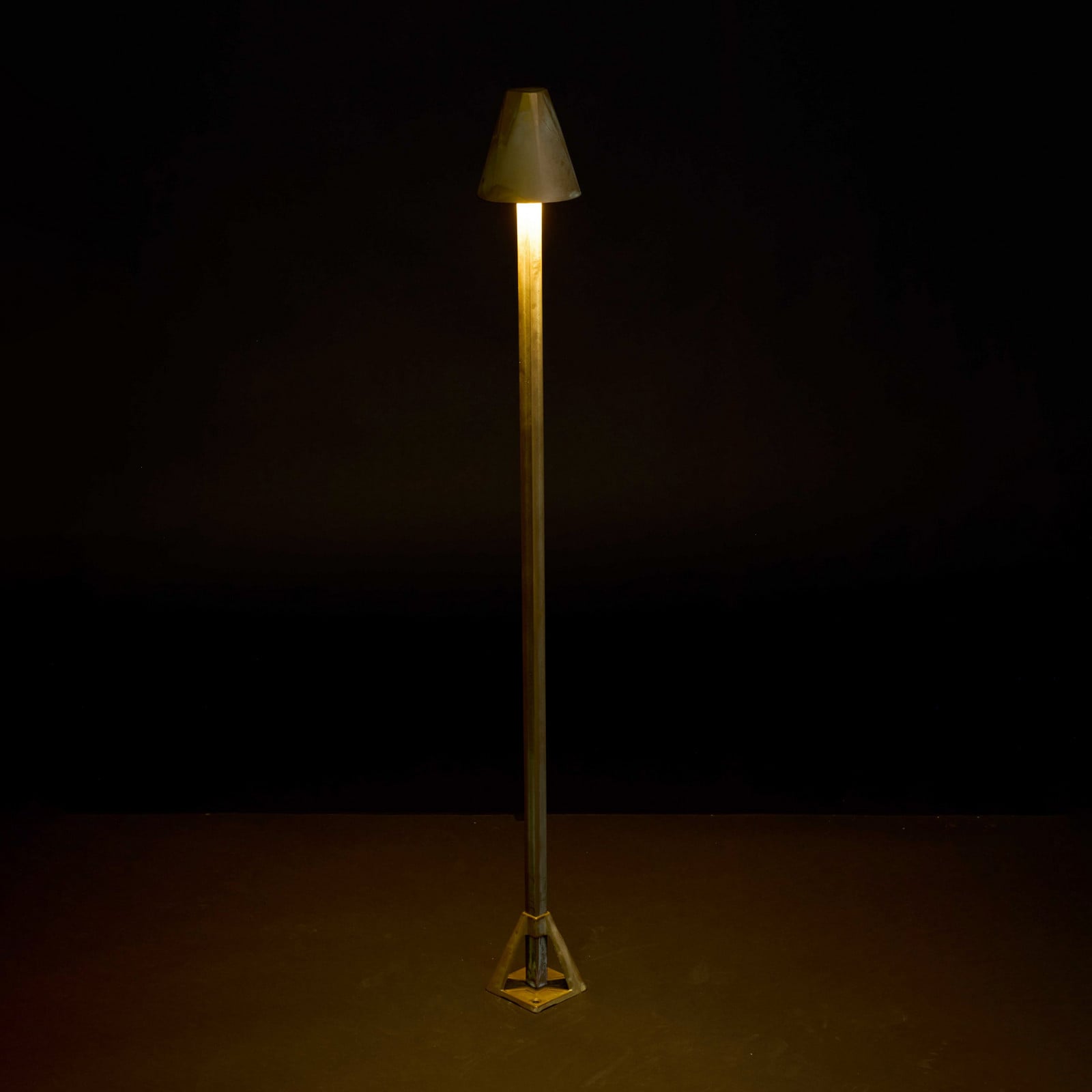 Moretti Luce LED-ulična svetilka Silva Disk, višina 80 cm, starinski medenina, IP65 - Podeželska hiša / Rustikalna