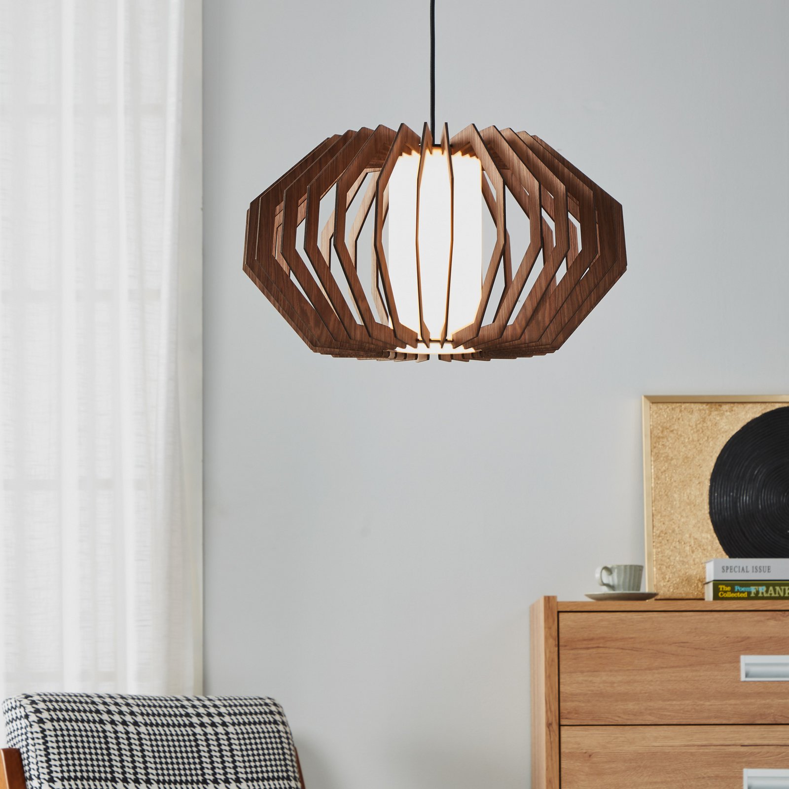 Żyrandol Rusticaria z drewnianymi rozpórkami