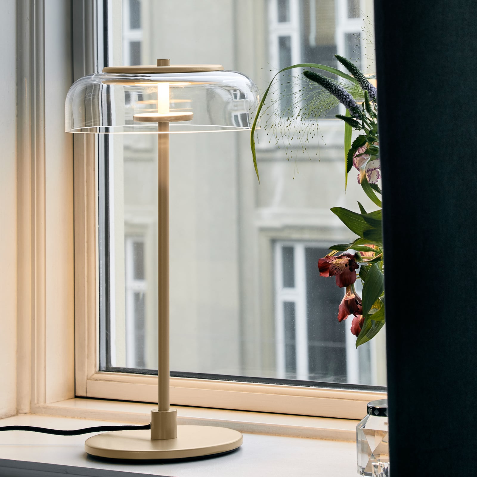 Blossi LED-Tischleuchte, Höhe 43 cm, goldfarben/klar - Nuura