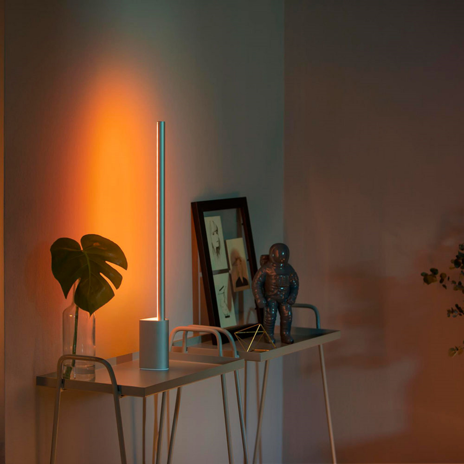 Gradiant Signe Hue Asztali Lámpa Fehér Bluetooth - Philips Hue