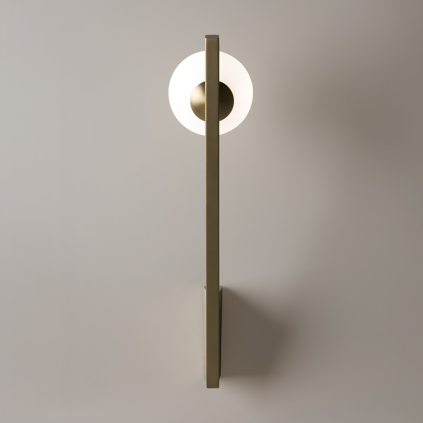 Maytoni Kazmir wall light, gold-coloured, height 35 cm, metal