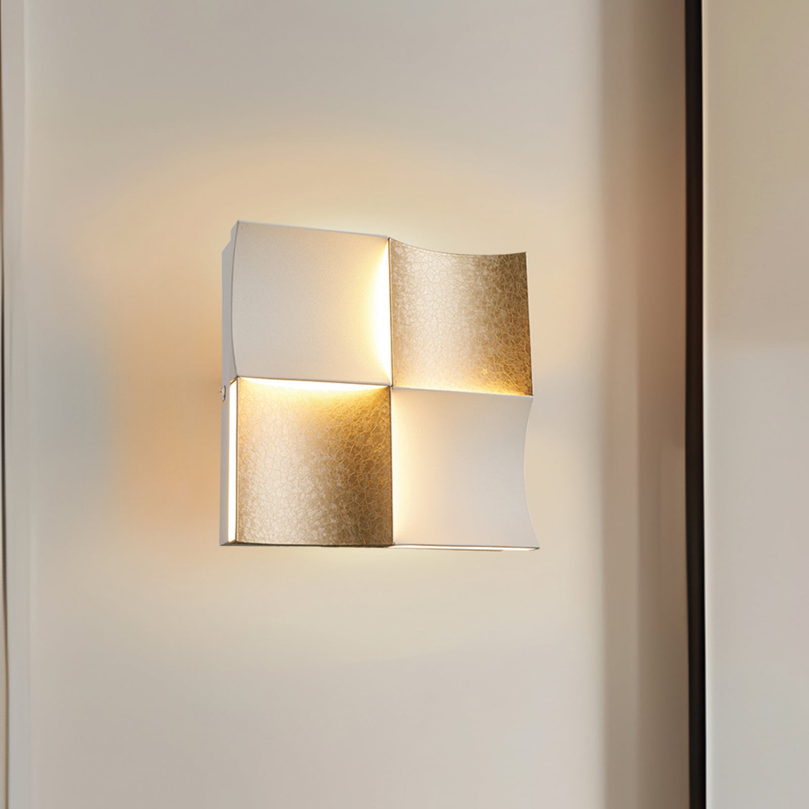 Ariella LED wall lamp, gold-coloured, width 21 cm, metal