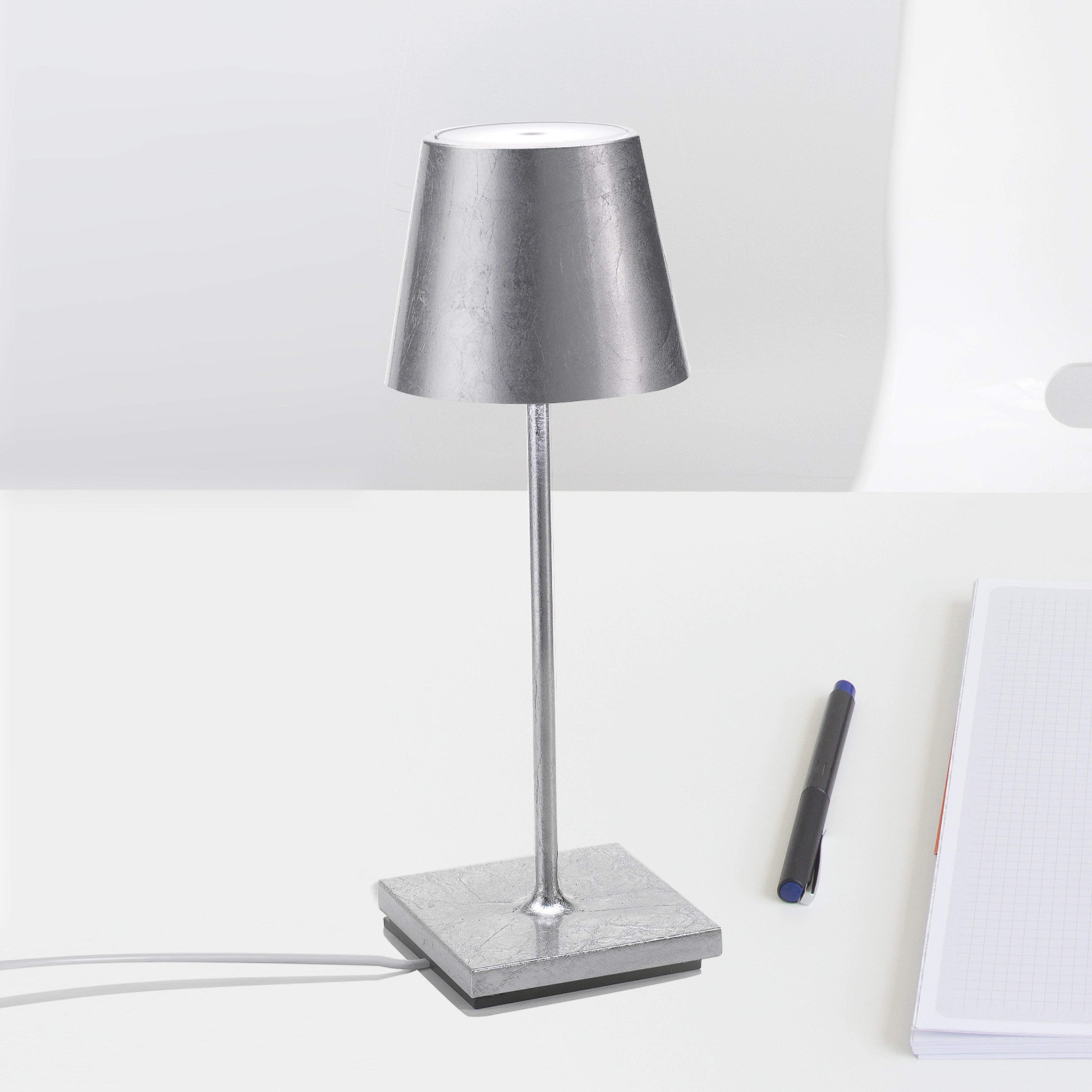 Mini luminaire rechargeable Zafferano Poldina, intérieur argenté