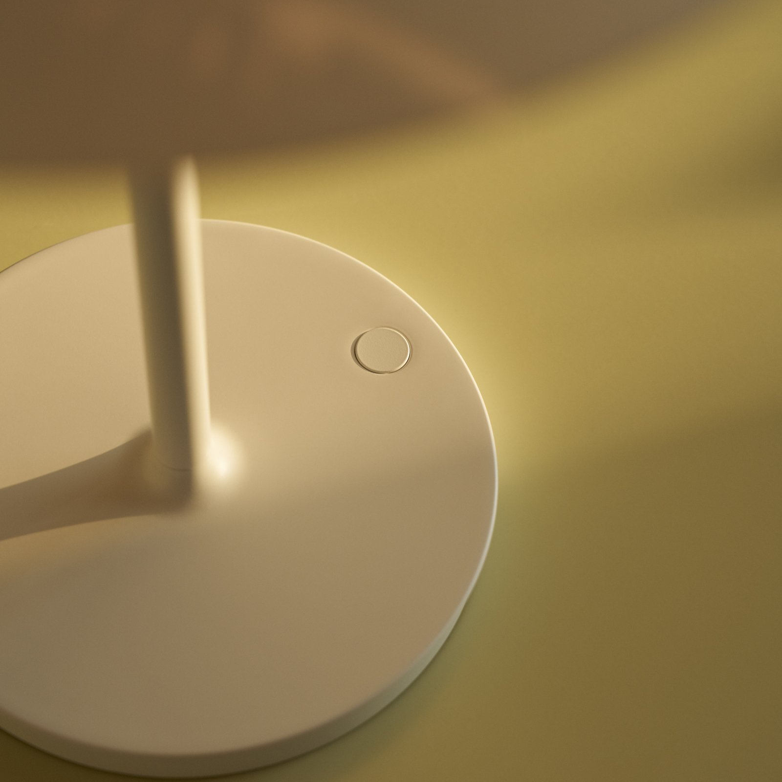 Lampe de table LED rechargeable Louis Poulsen PH 80, blanc opale, IP44