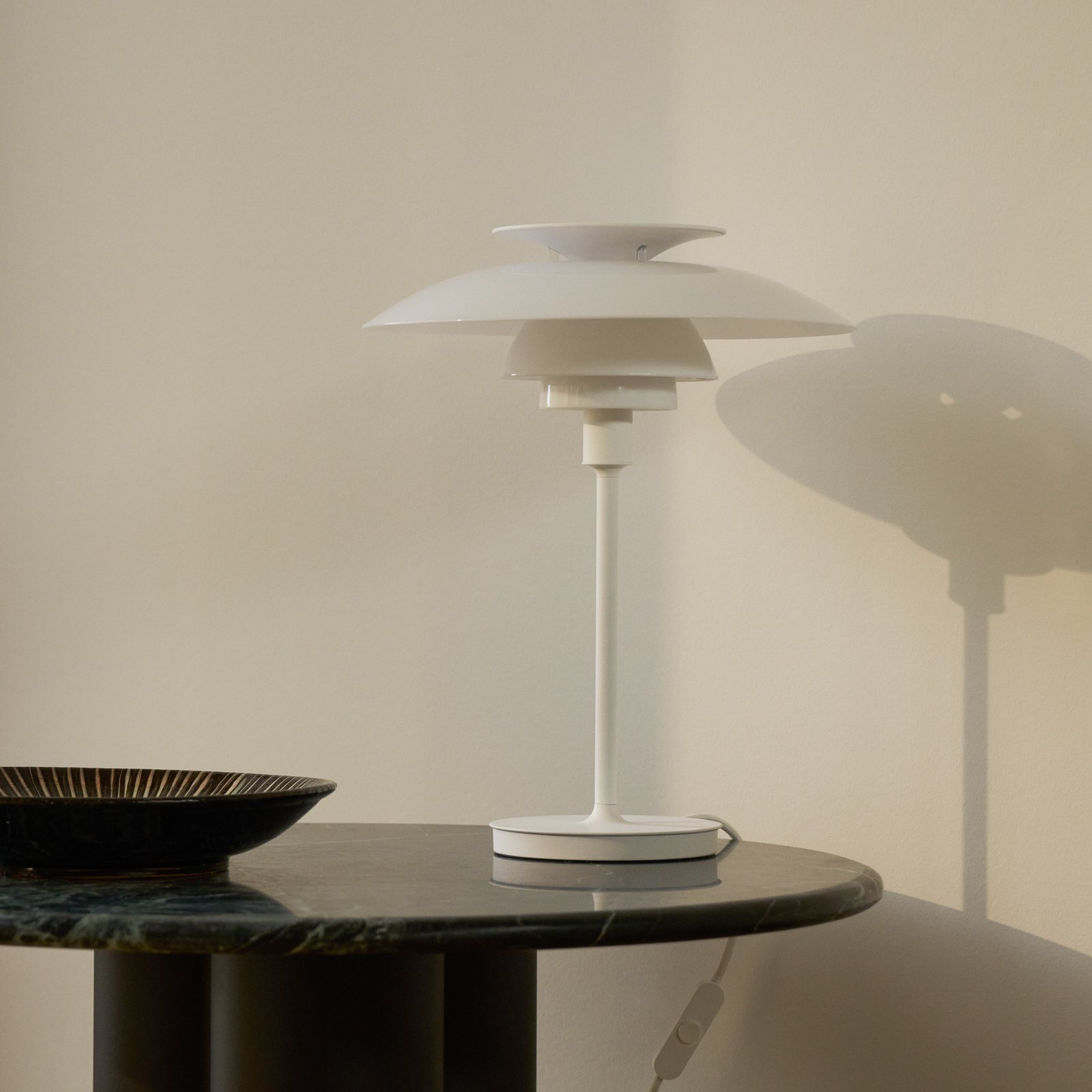 Stolní lampa PH 80, opálově bílá, Ø 32 cm, E14 – Louis Poulsen