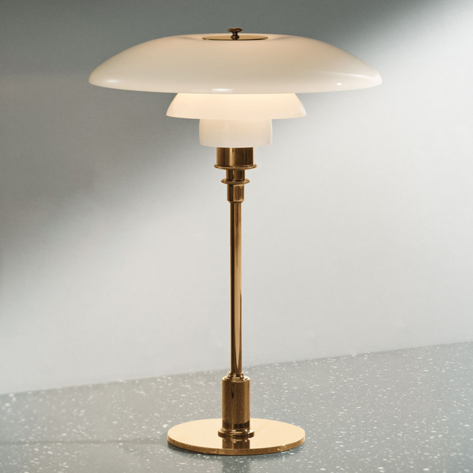 Louis Poulsen PH 3/2 lampa stołowa mosiądz-biała