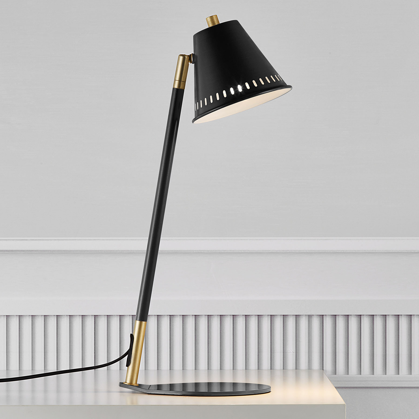 Lámpara de mesa Pine, negro