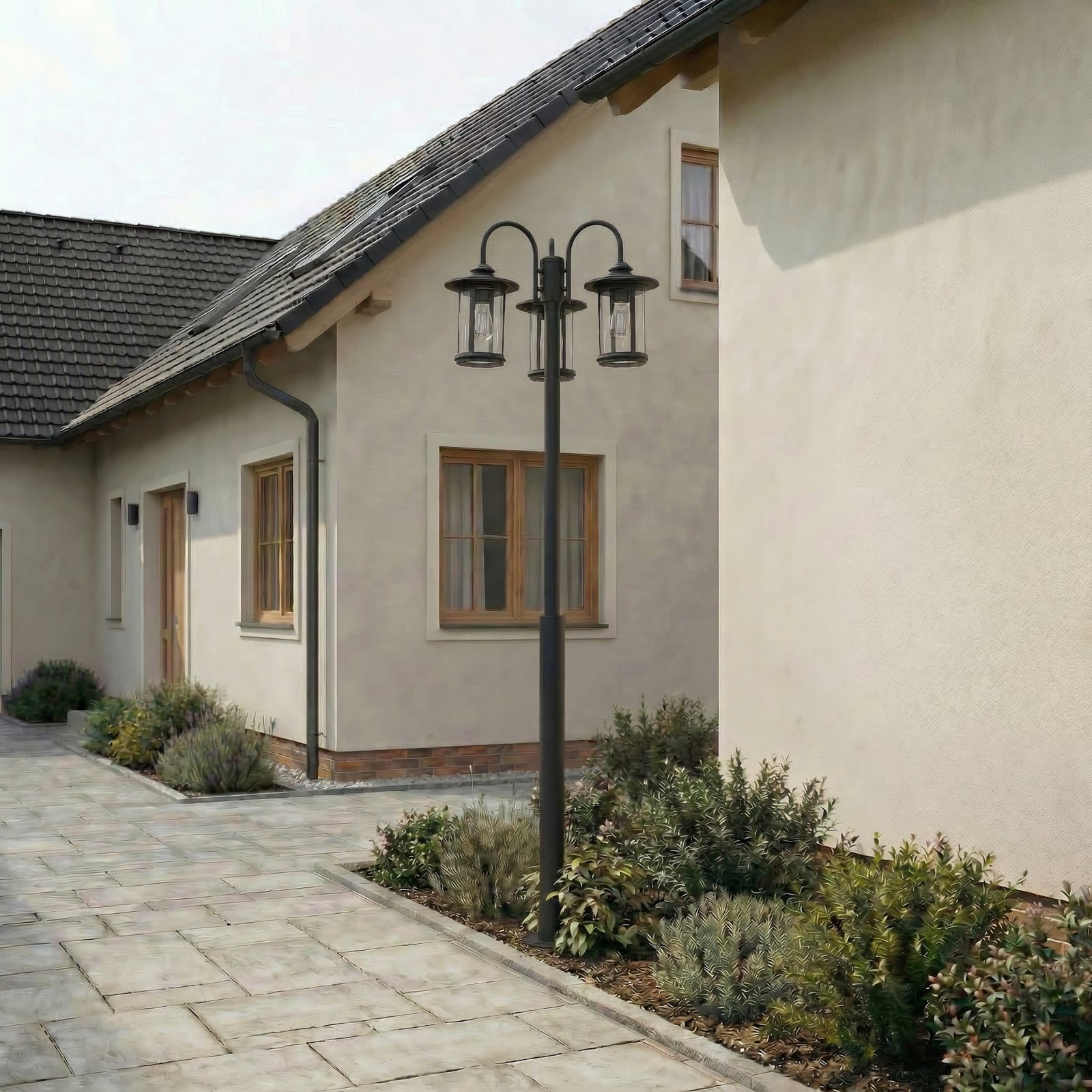 Lindby Außenleuchte Zayn, schwarz, 3-flg., Höhe 220 cm, IP65