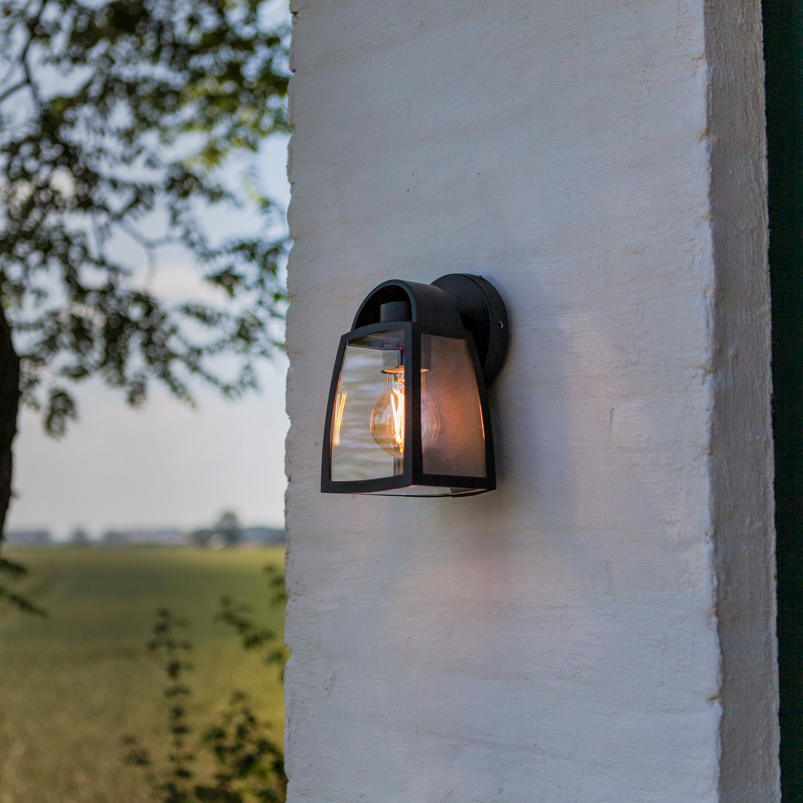 KELSEY-ulkoseinälamppu, musta, korkeus 20 cm, metallia, IP44, E27