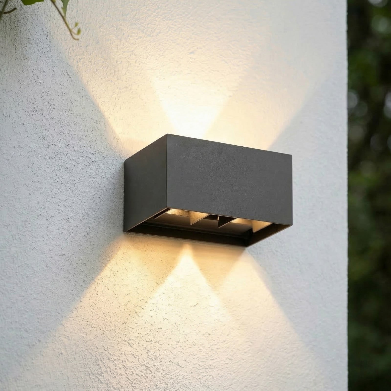 Nivar LED-utomhusv&auml;gglampa, svart, 4 lampor, 20 cm, IP54 &ndash; Lindby - Terrass - Modern - Aluminium - Vinklad