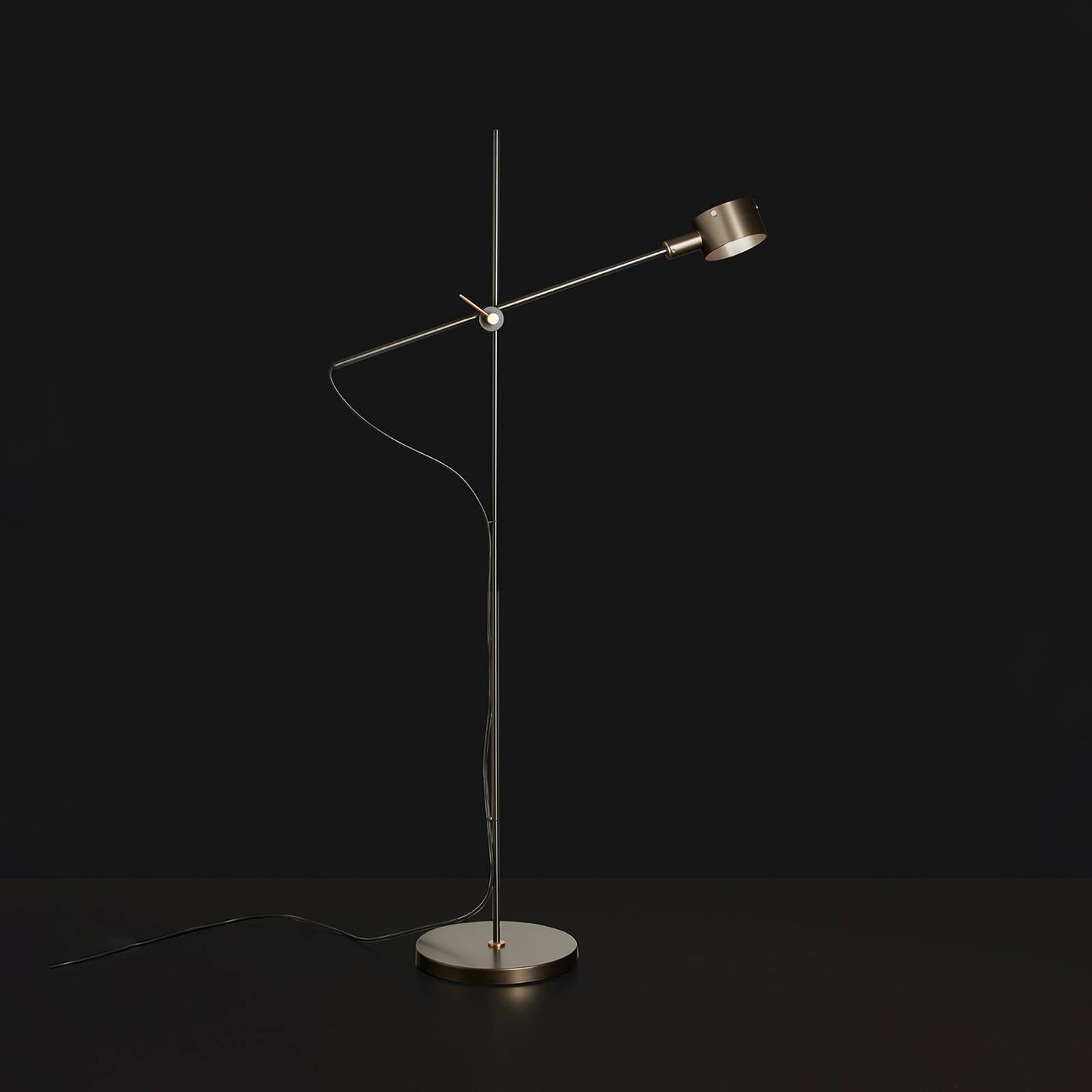 Image of Oluce G.O. 352 lampadaire LED, bronze anodisé 