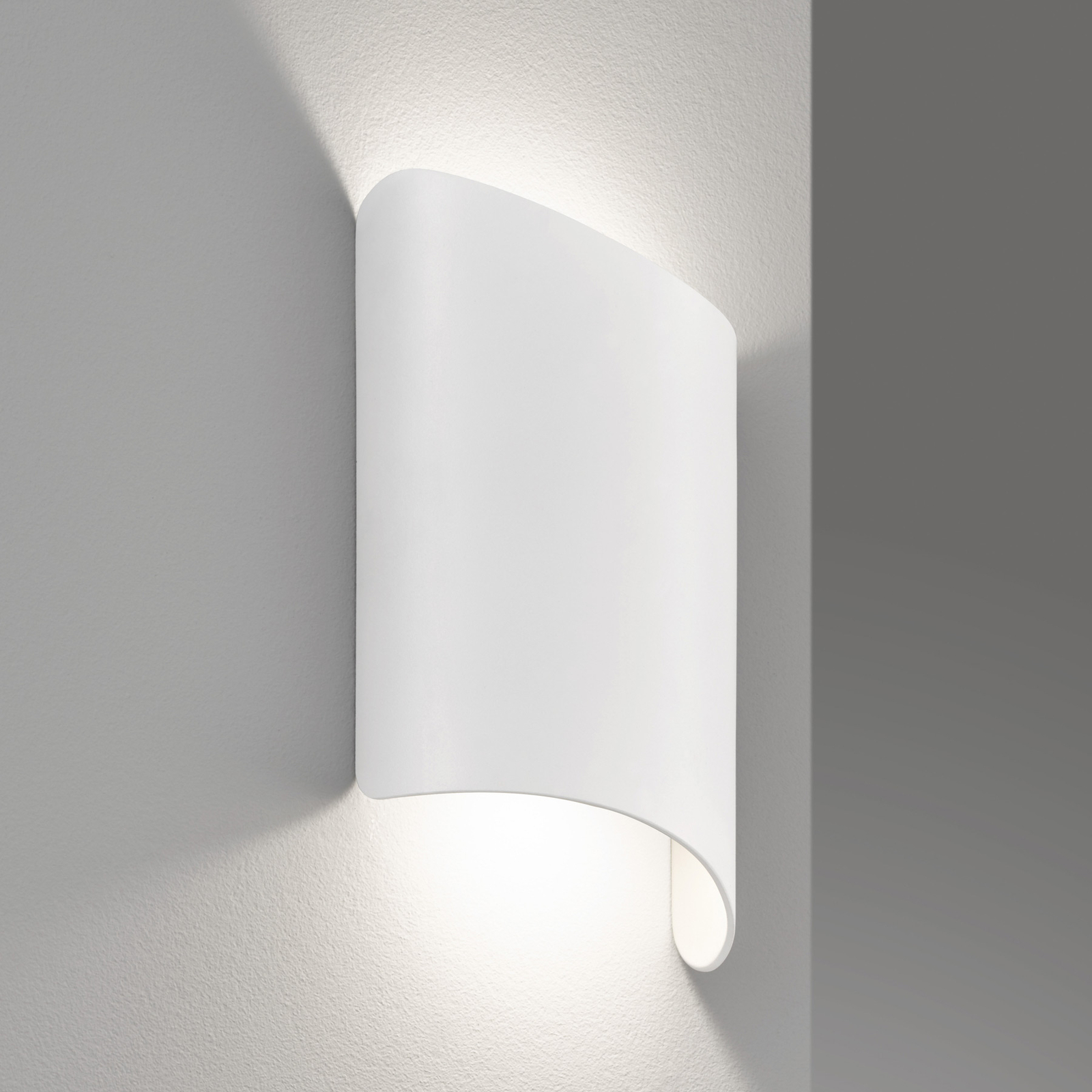 Mara LED wall light, light outlet on both sides