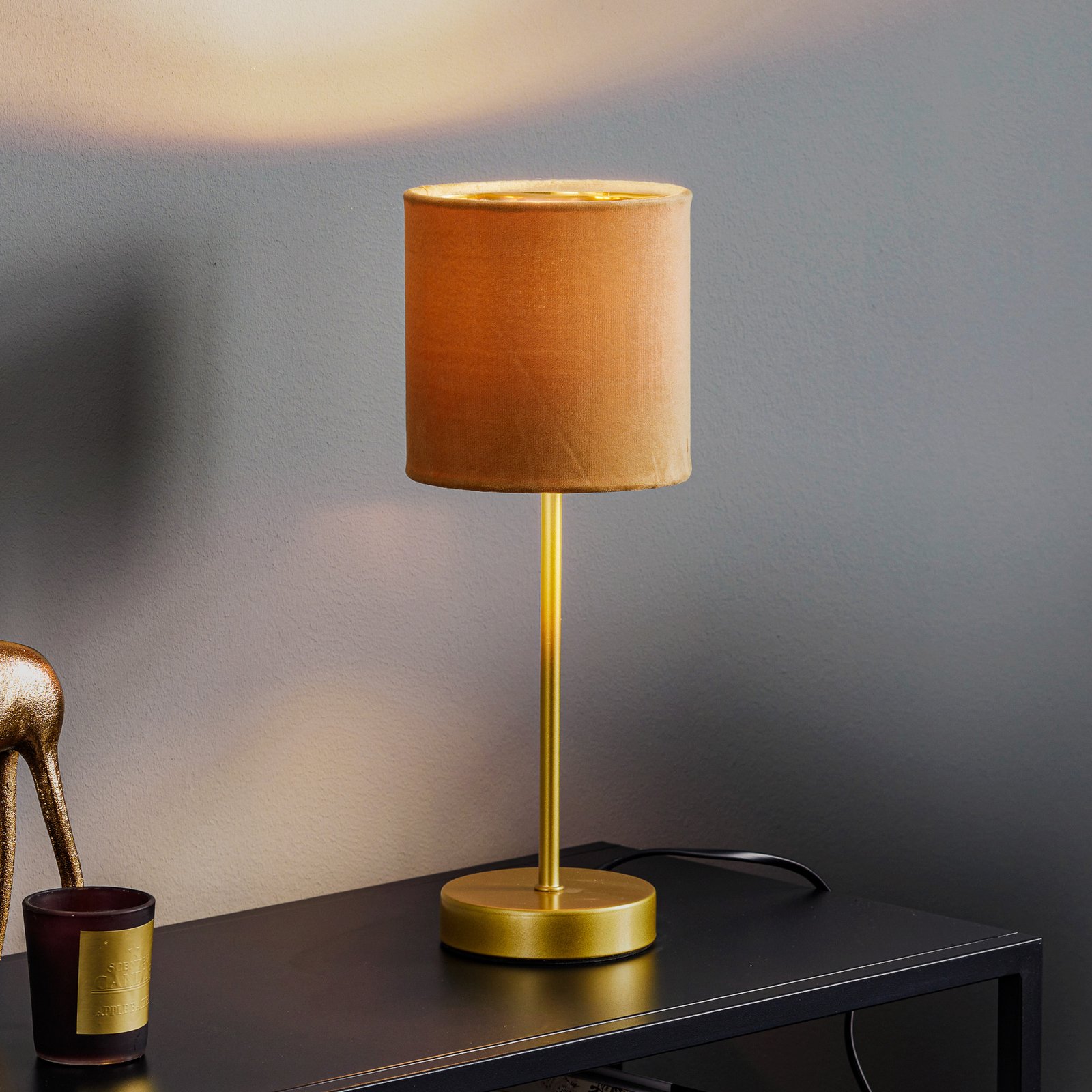 Aura table lamp, gold base, gold lampshade inside