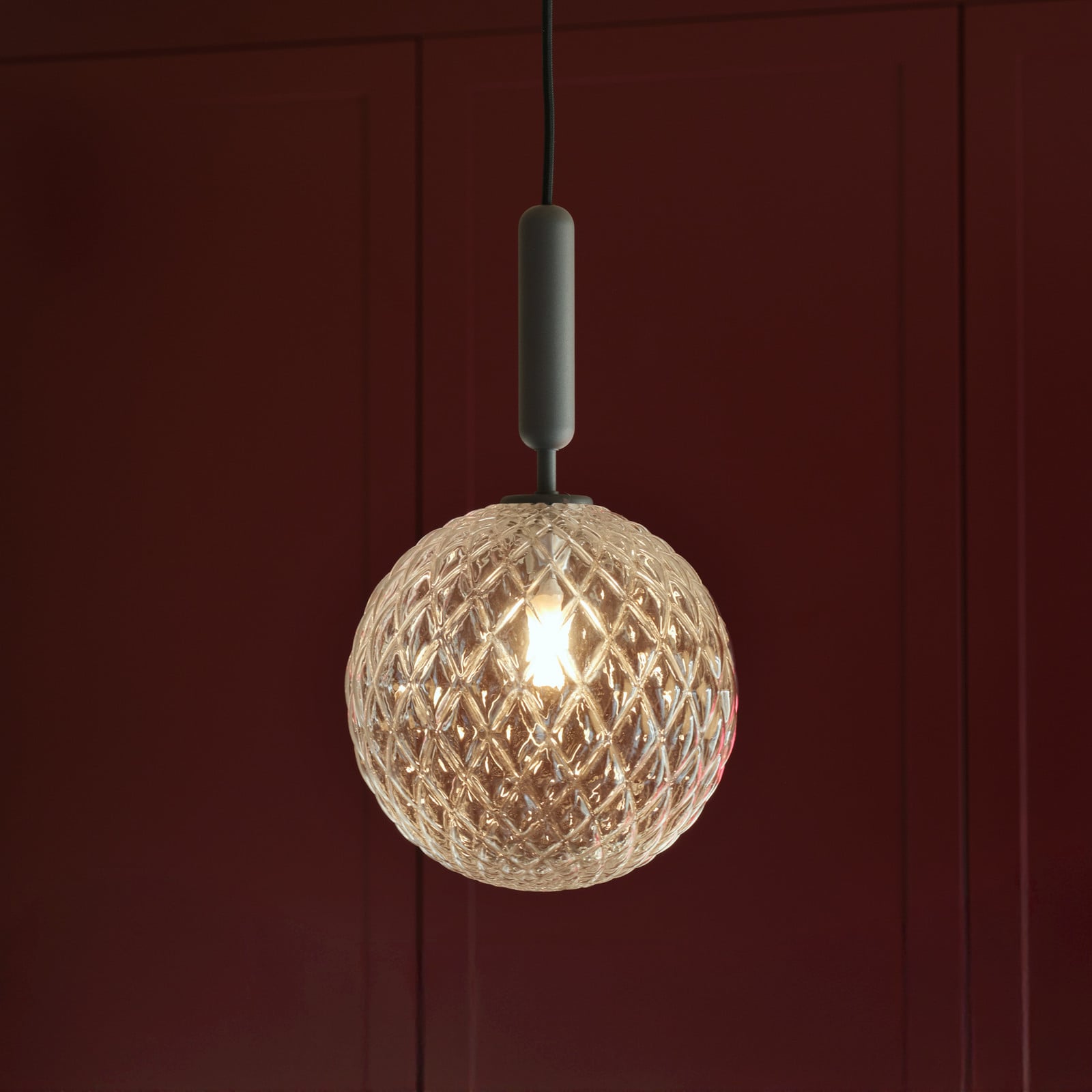 Miira 1 Pendel Large Rock Grey/Optic Clear Miira 1 Large Nuura Aps - Stue - Design - Glas - Kugle billede