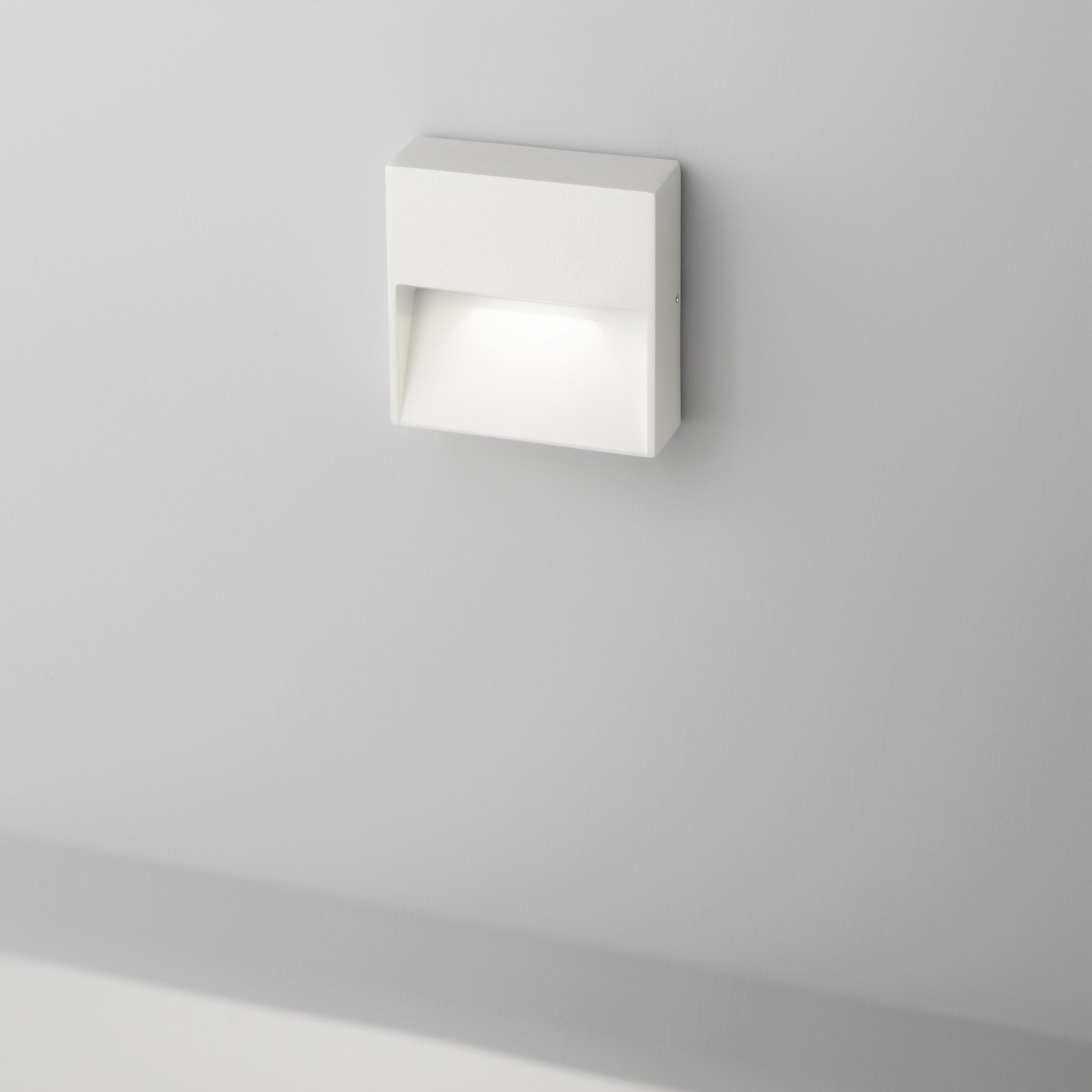 EGG LED outdoor wall light Vigo Q, white 11x11 cm aluminium 3,000 K