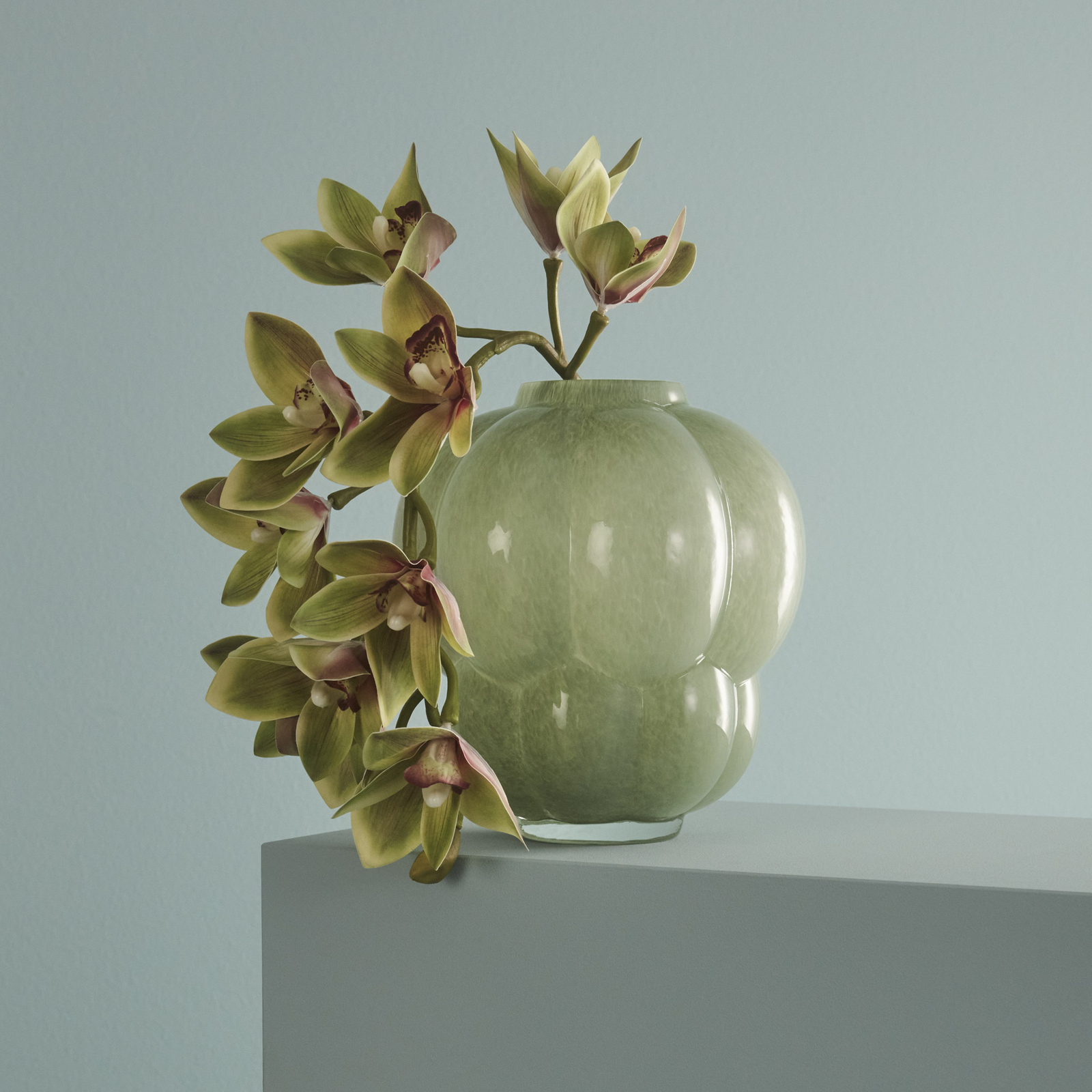 AYTM Vase Uva, verre, vert, Ø 26 cm, hauteur 28 cm, soufflé à la bouche