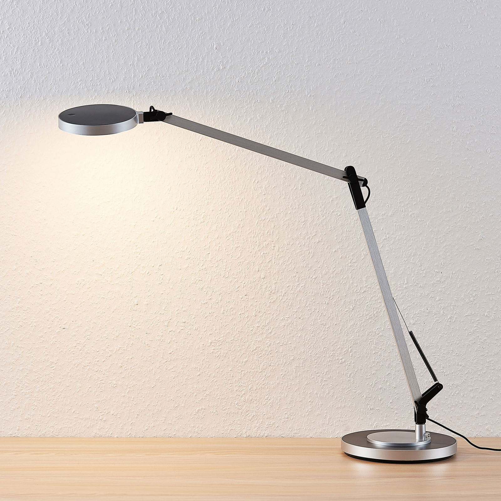 Lindby Rilana LED lampa na písací stôl stmievač