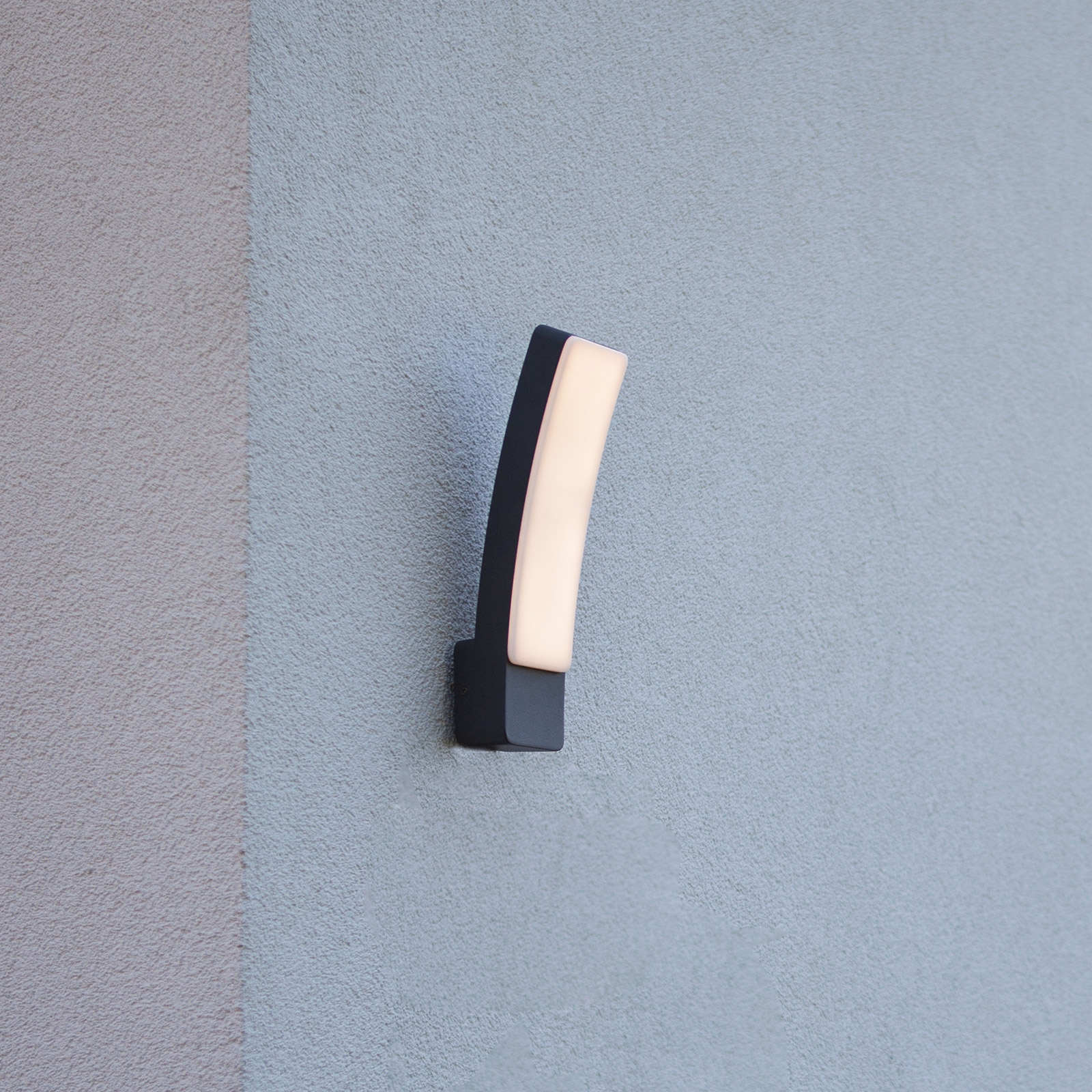 Kira LED outdoor wall light with Tuya technology