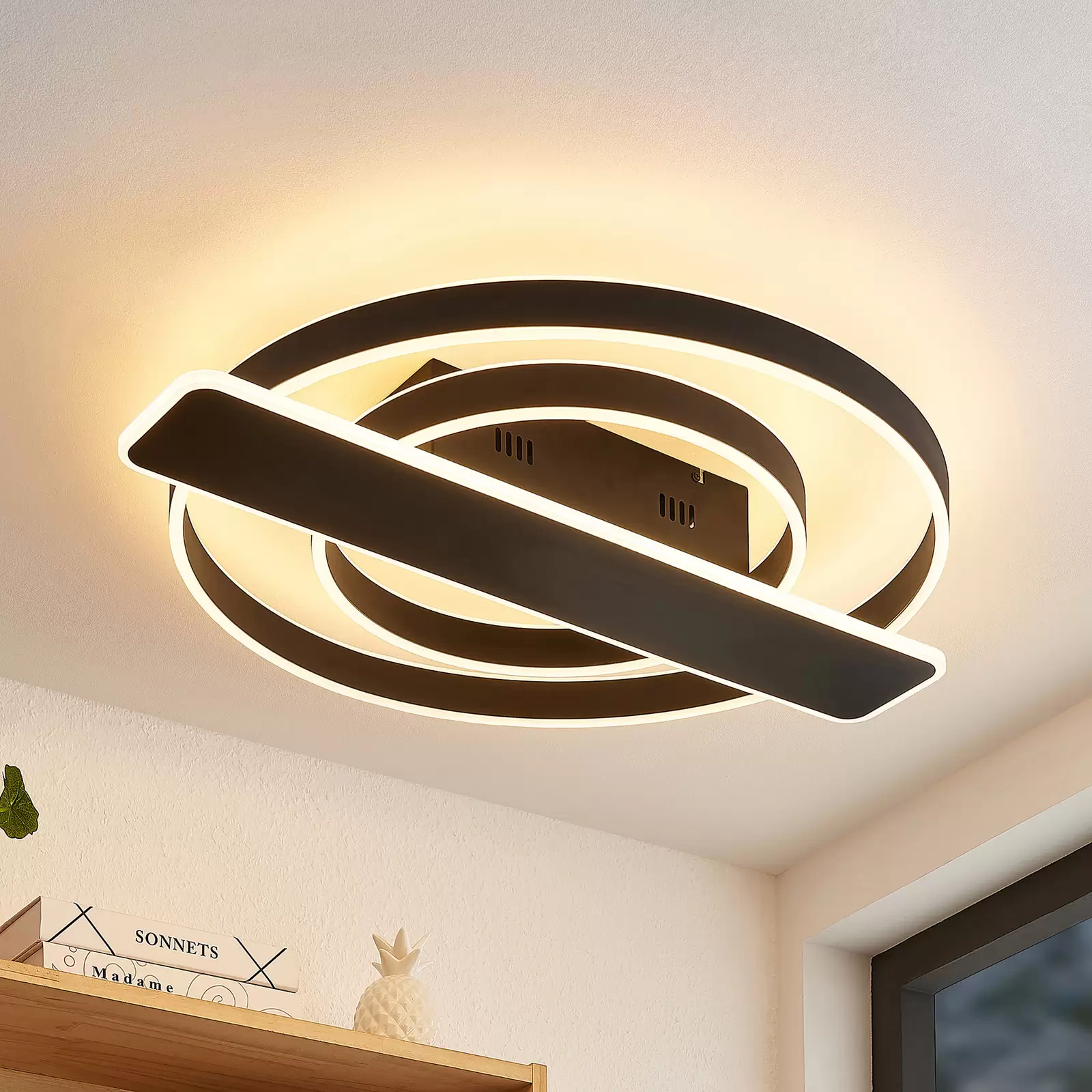 Lucande Chariska LED-Deckenlampe Holz schwarz 95cm