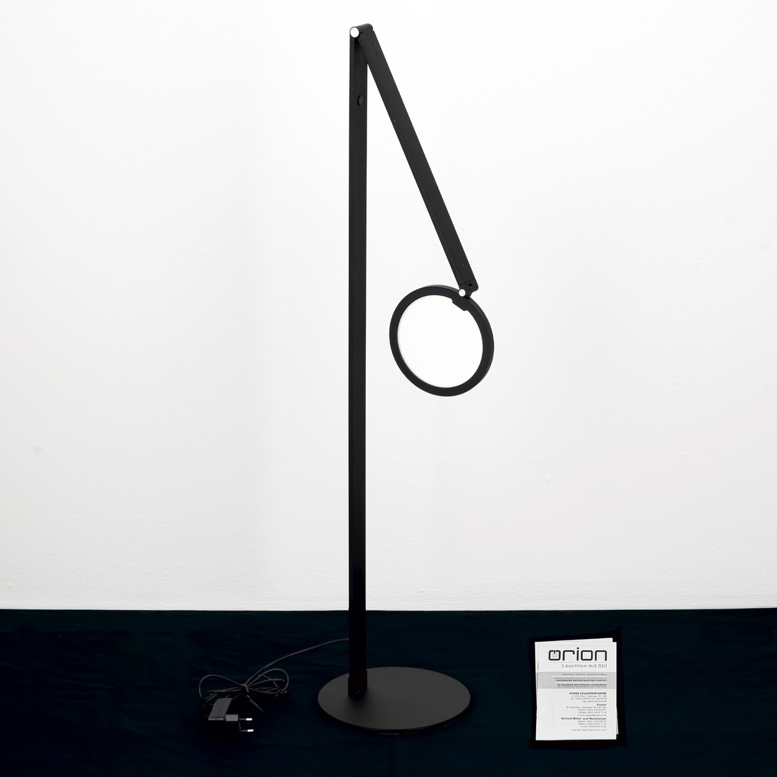 Candeeiro de pé LED Fati, altura 136 cm, preto, alumínio, regulador de