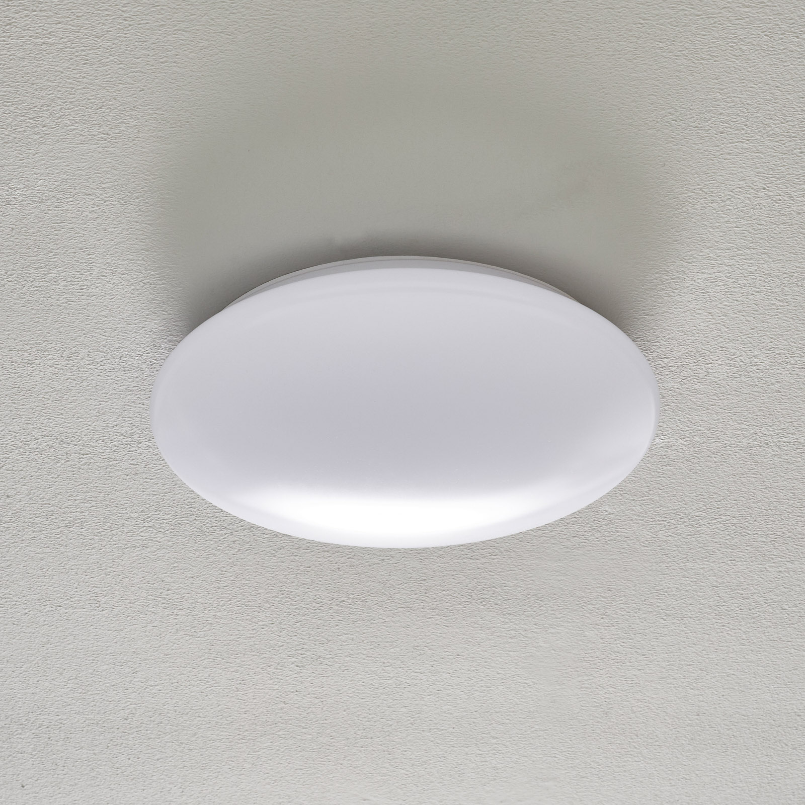 Porz LED ceiling light IP44 HF sensor, white
