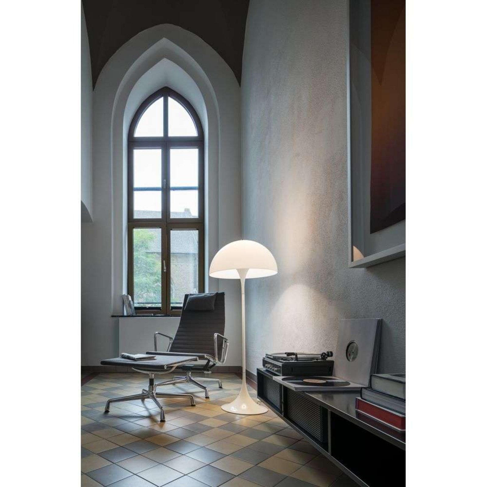 Panthella Floor Lamp White Opal - Louis Poulsen