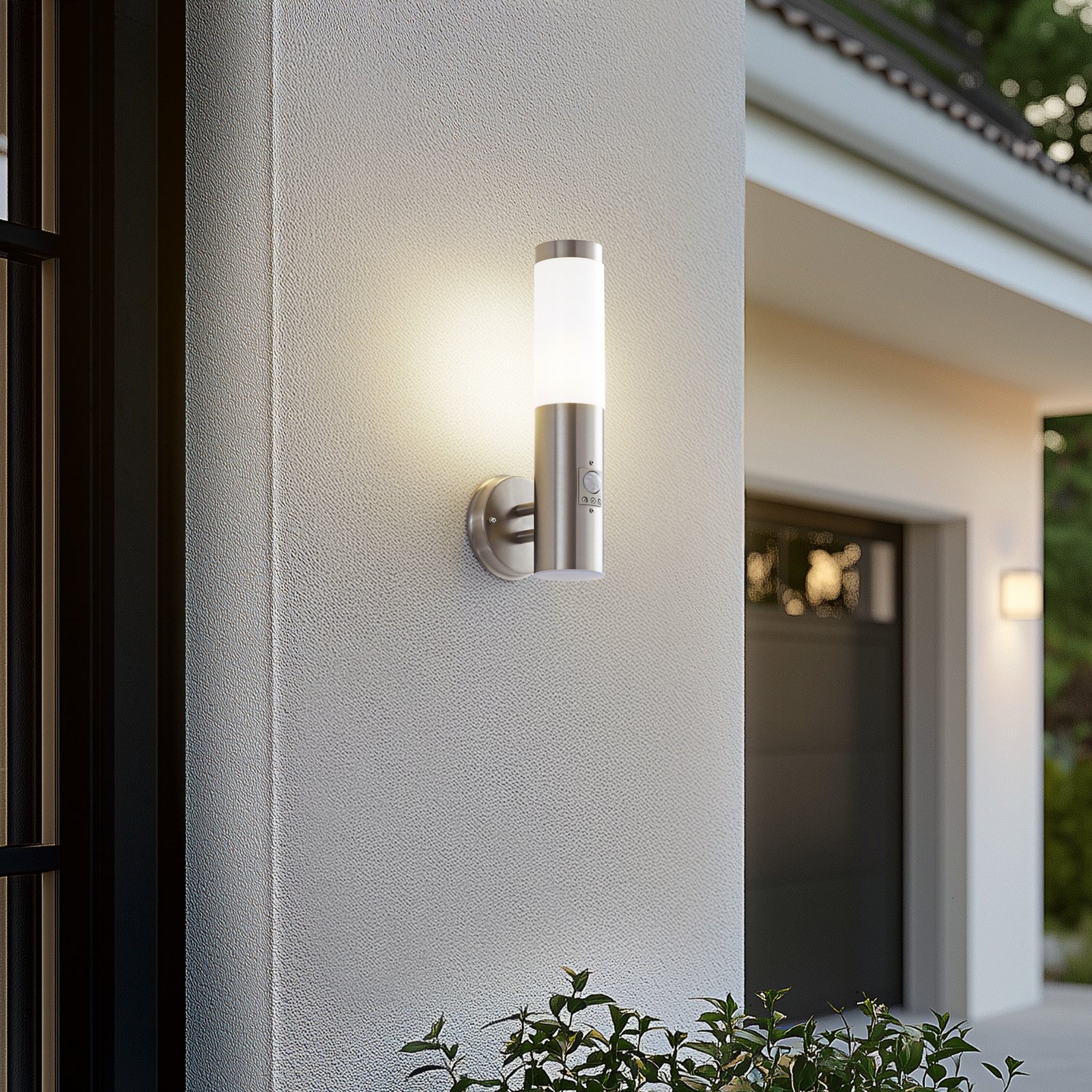 Aplique de exterior Lindby Kristof, detector de movimiento, 33 cm, E27