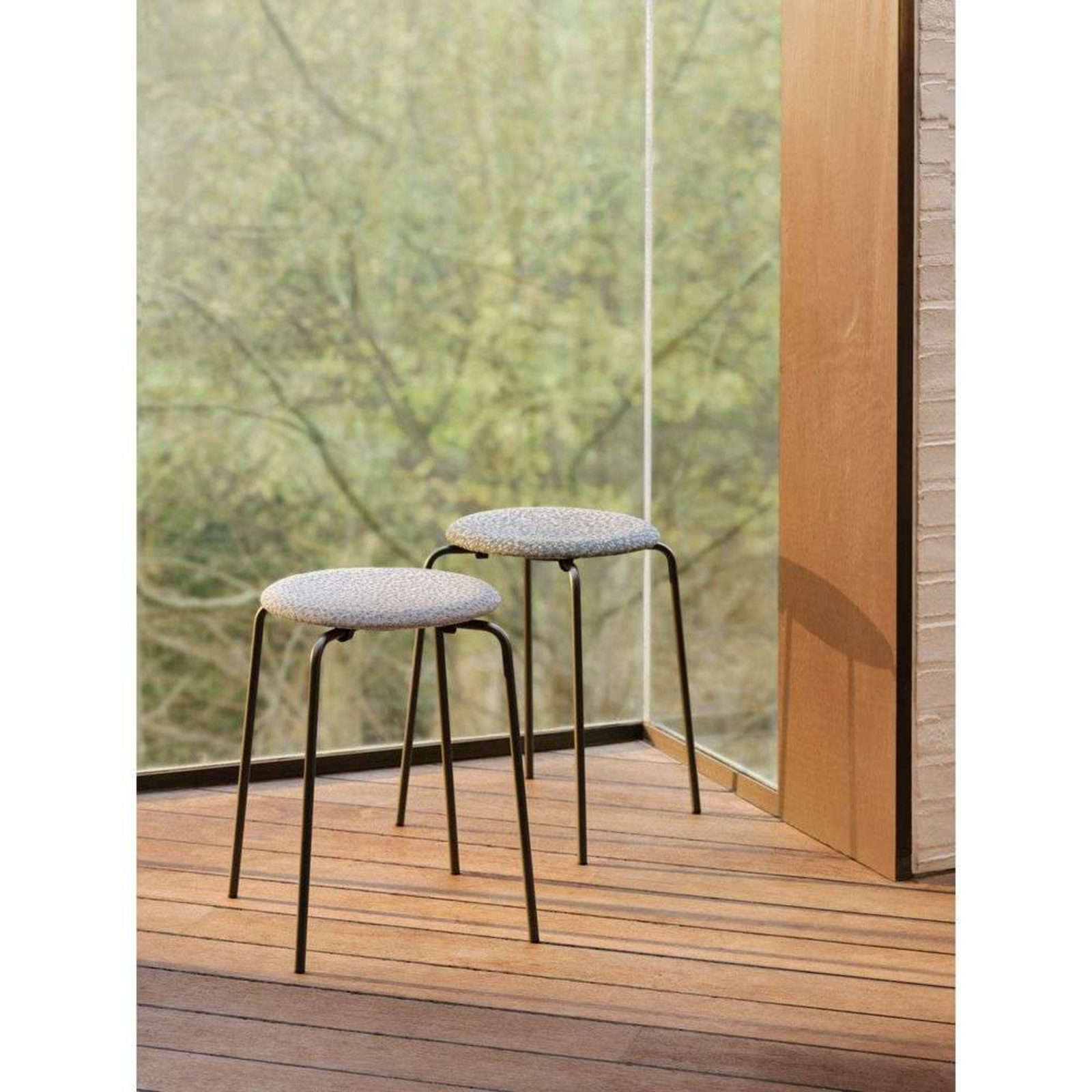 Dot Stool White/Purple - Fritz Hansen