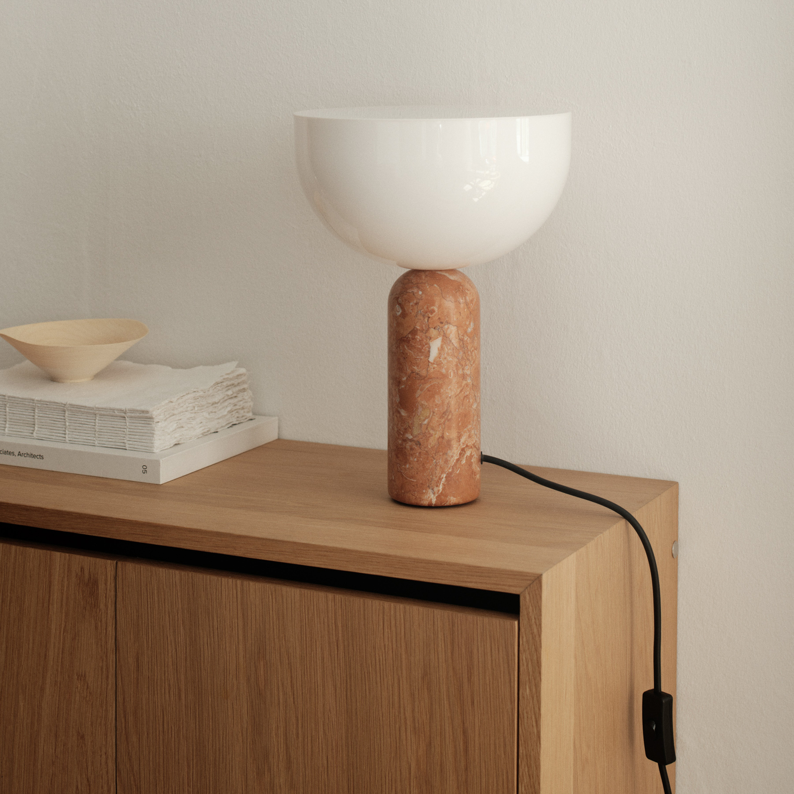 New Works Kizu Small lampada da tavolo Breccia Pernice