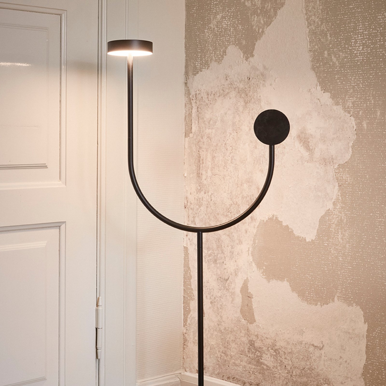 AYTM Candeeiro de pé LED Grasil, preto, mármore, altura 127 cm