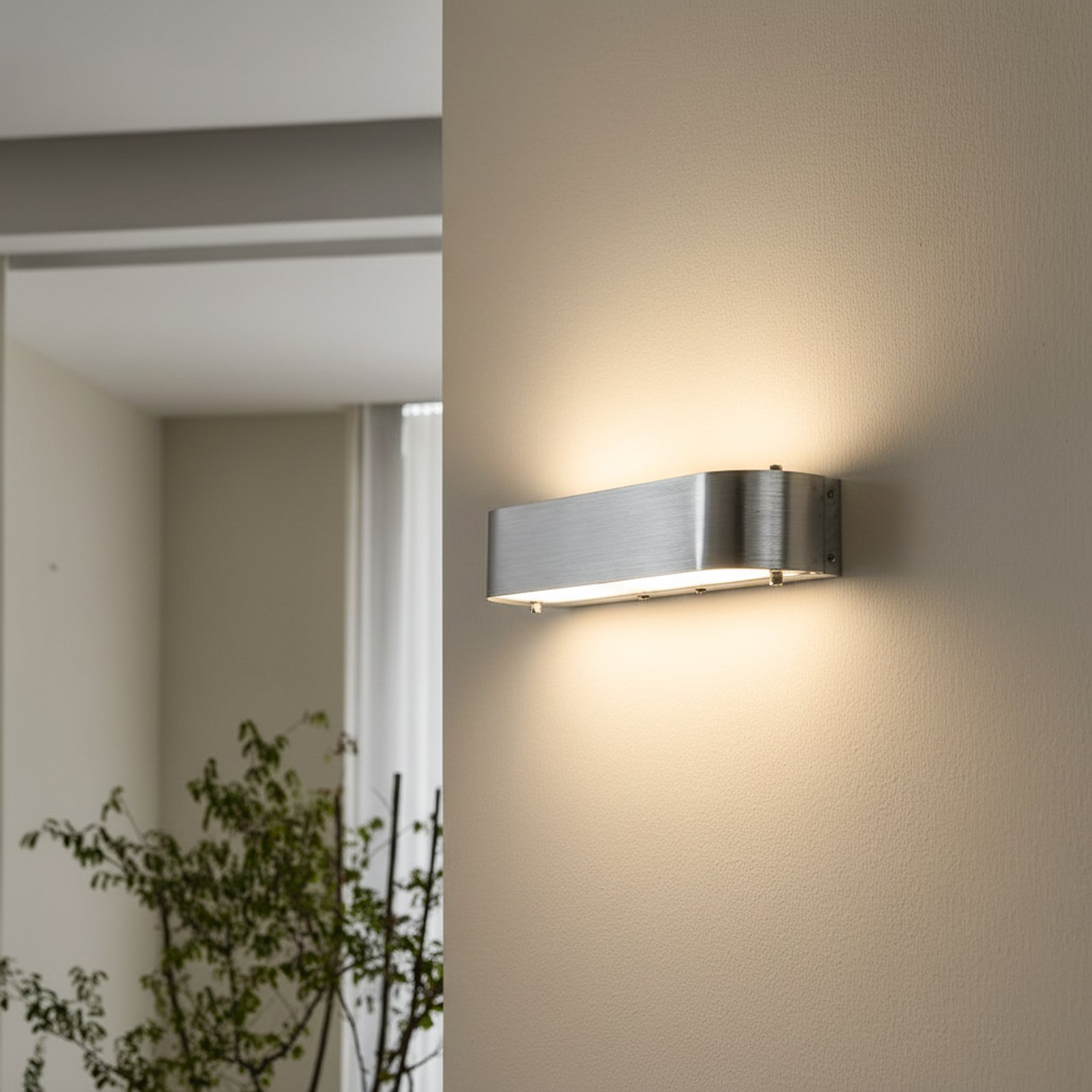 Nika vegglampe med fatning E14, aluminium
