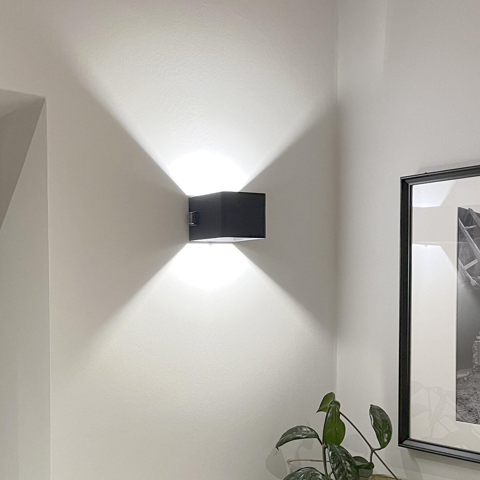LED акумулаторна външна стенна лампа Iseo, черна, ширина 10 см, сензор